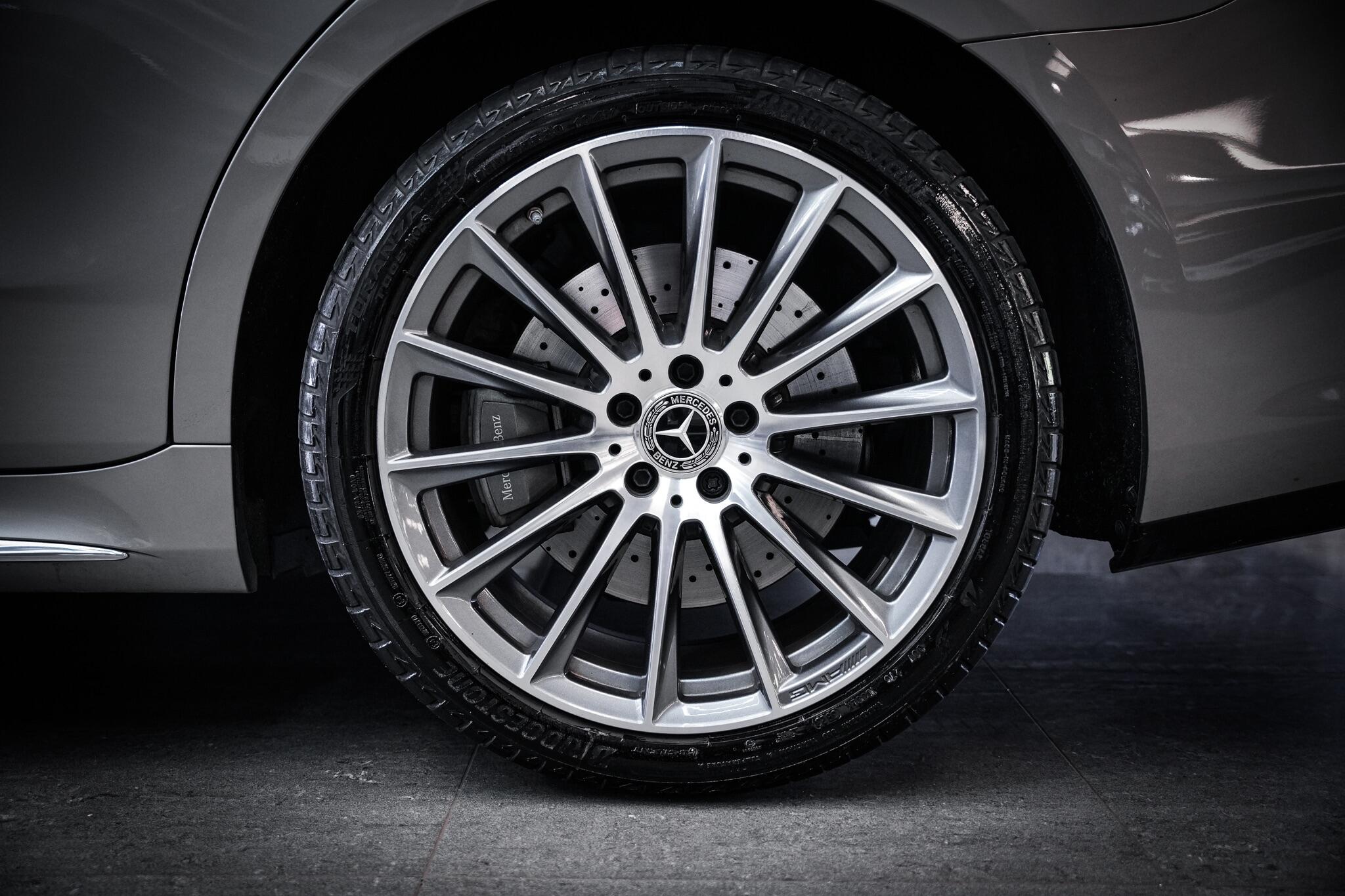 Mercedes-Benz S-Class view 28