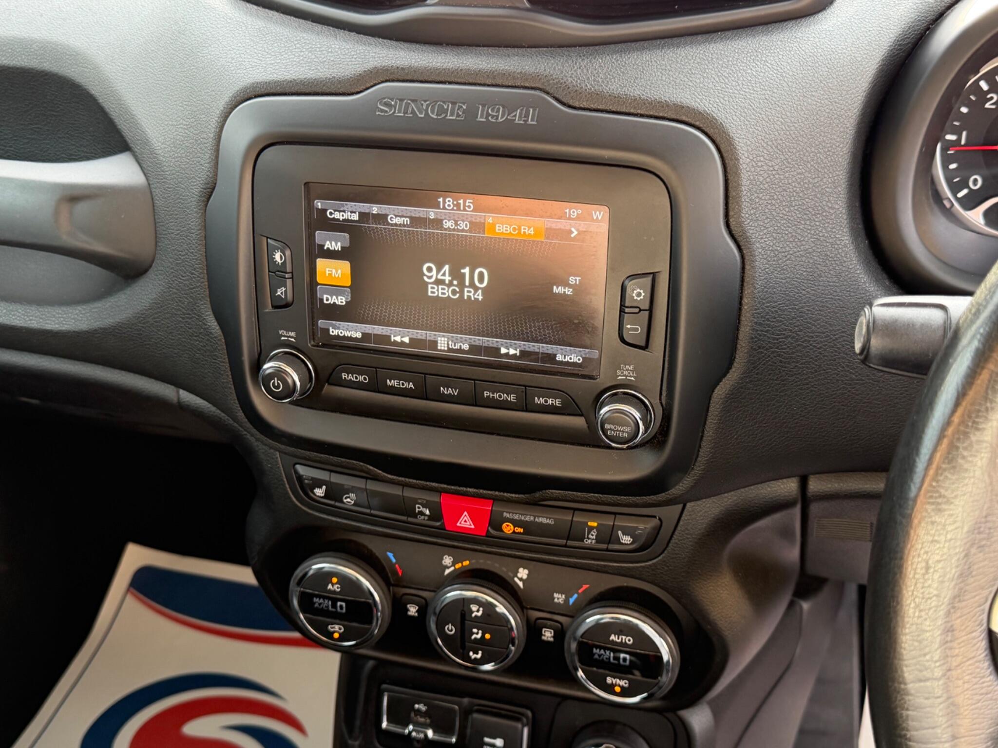 Jeep Renegade view 25