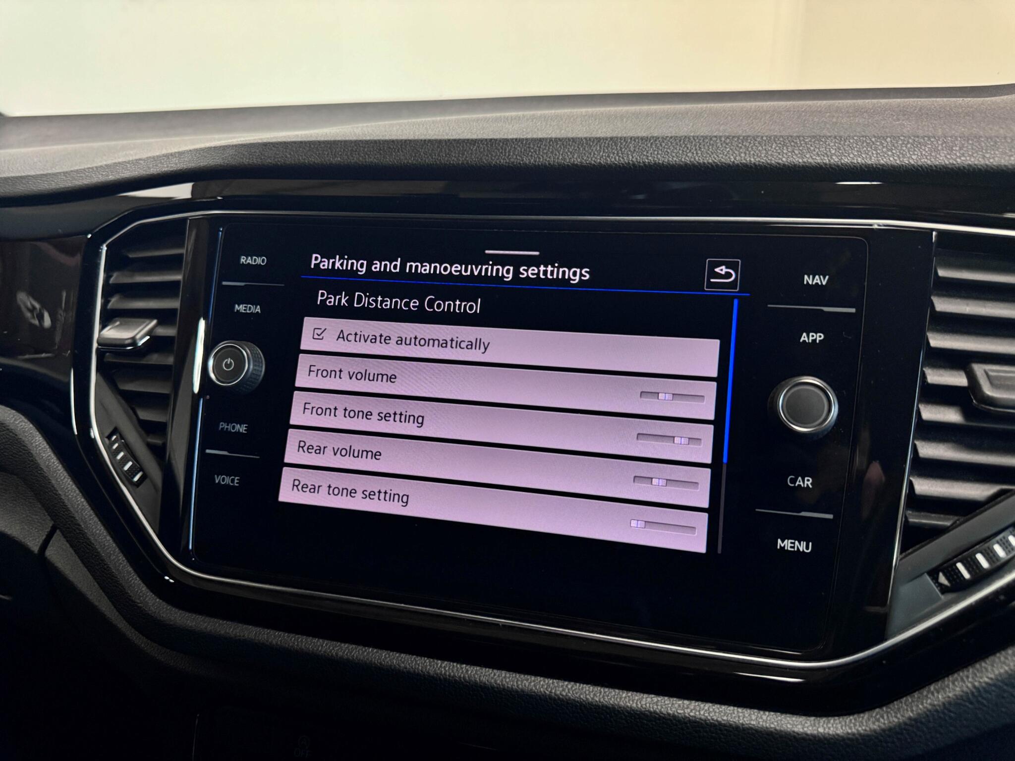 Volkswagen T-Roc view 52
