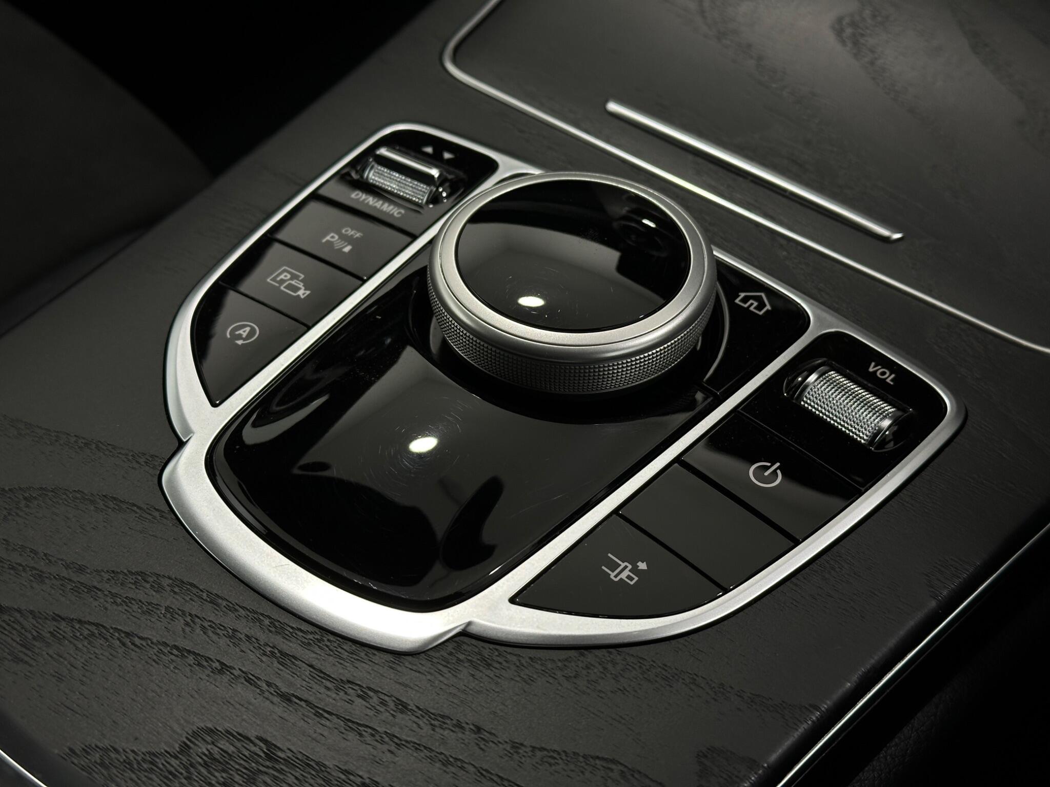 Mercedes-Benz C-Class view 22