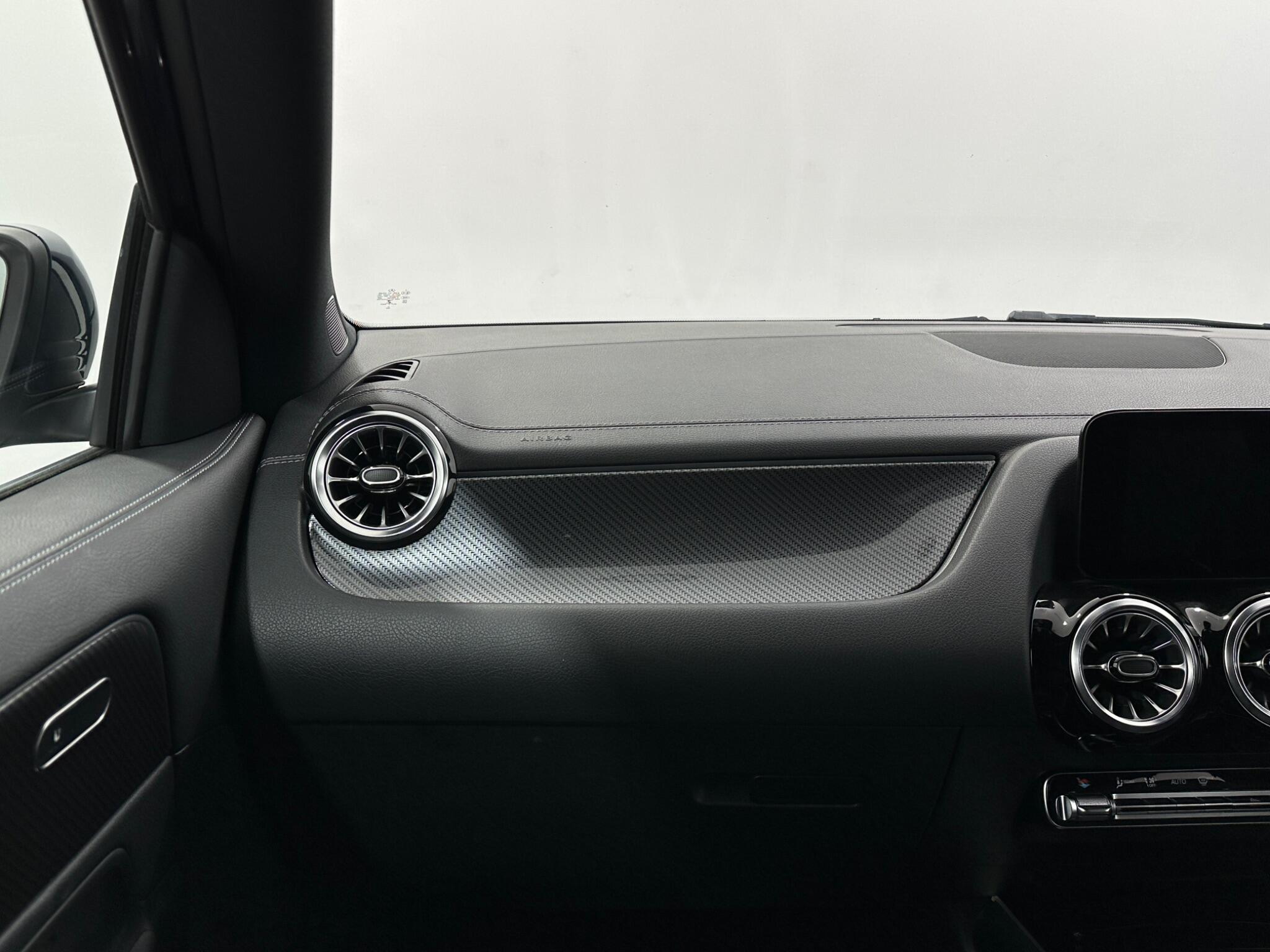 Mercedes-Benz Gla view 31