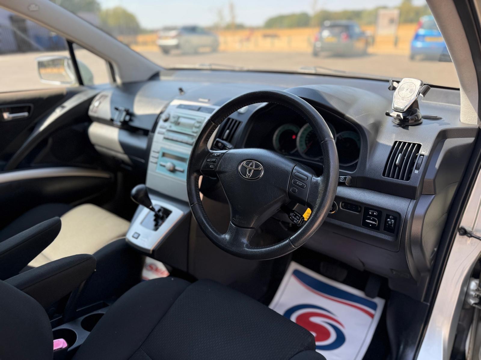 Toyota Corolla Verso view 24