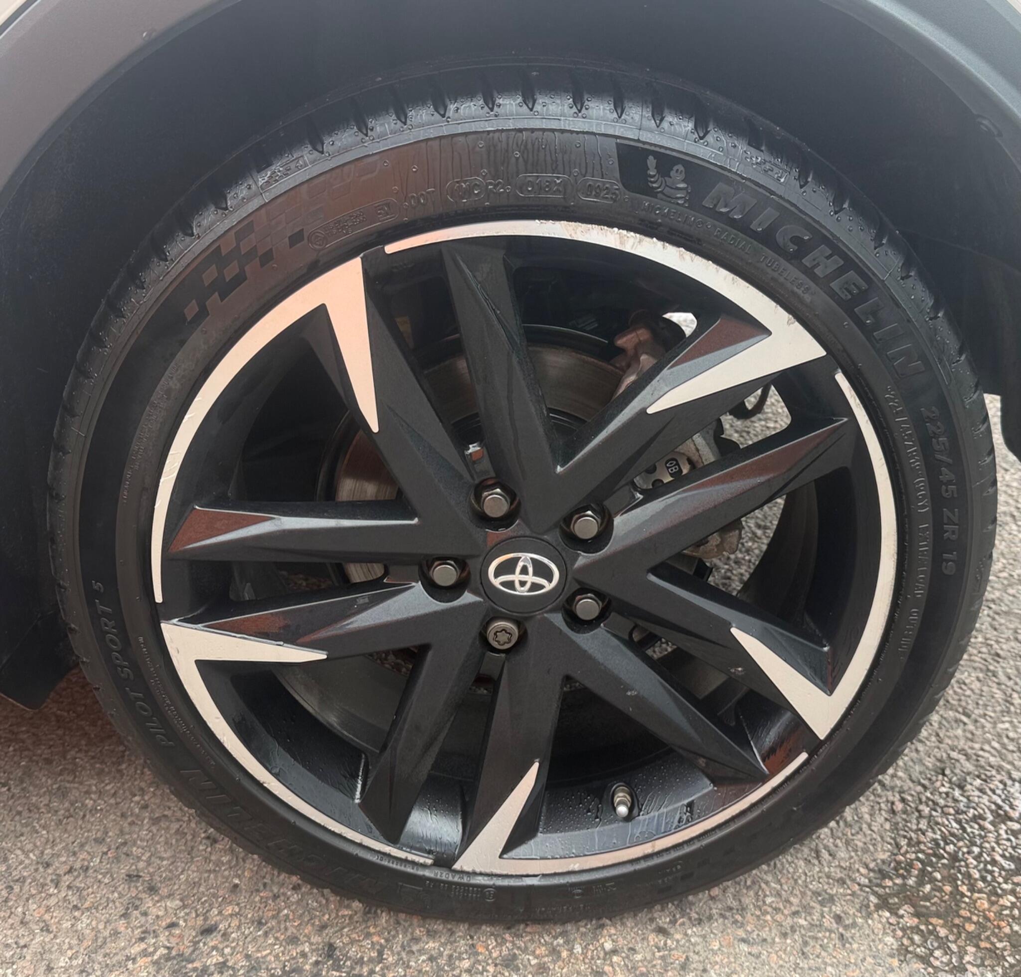Toyota C-HR view 13