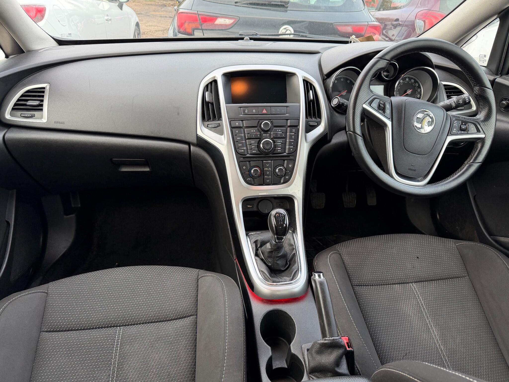 2015 Vauxhall Astra 1.6i Tech Line GT Euro 6 5dr image 21