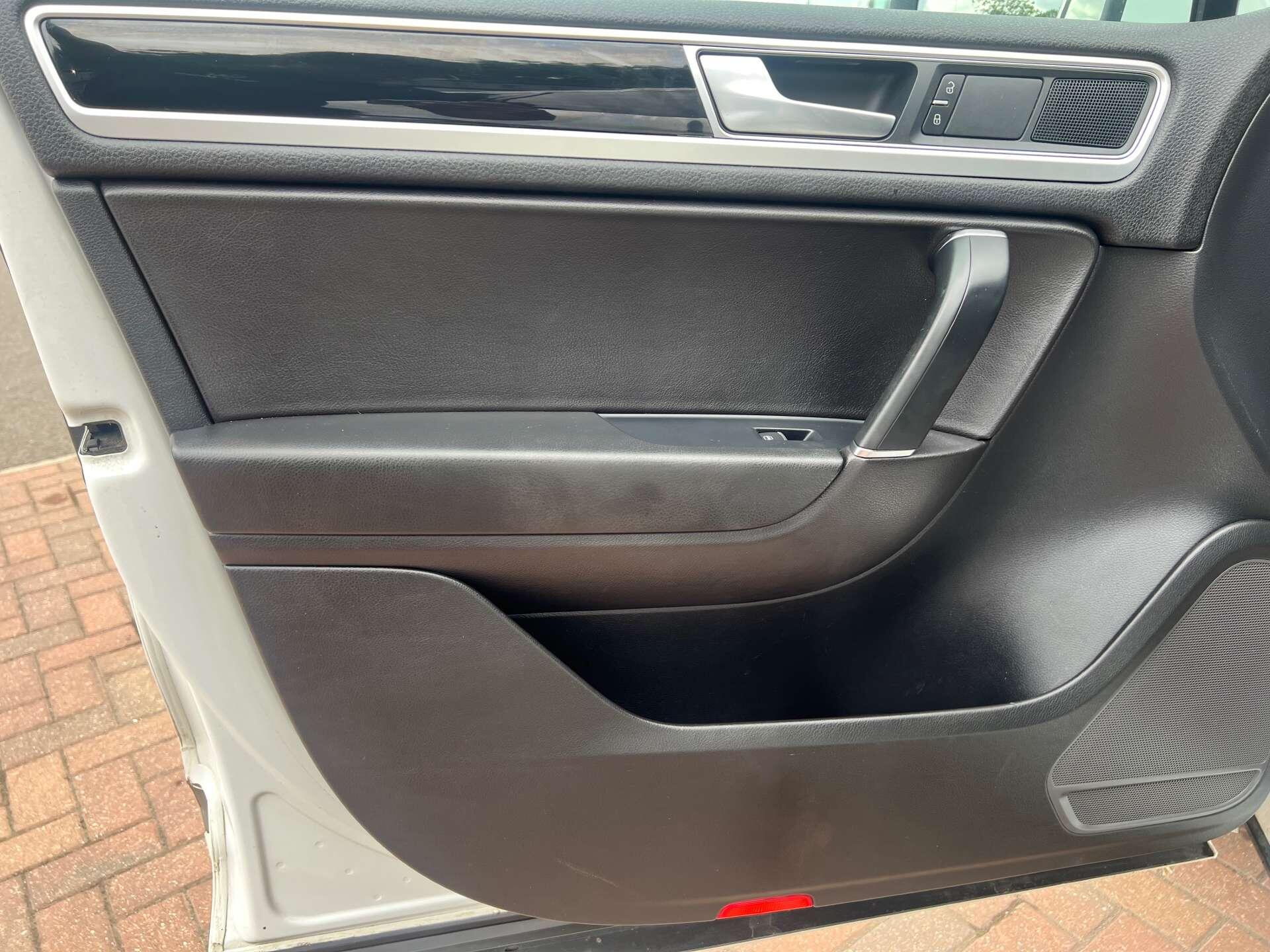 Volkswagen Touareg view 43