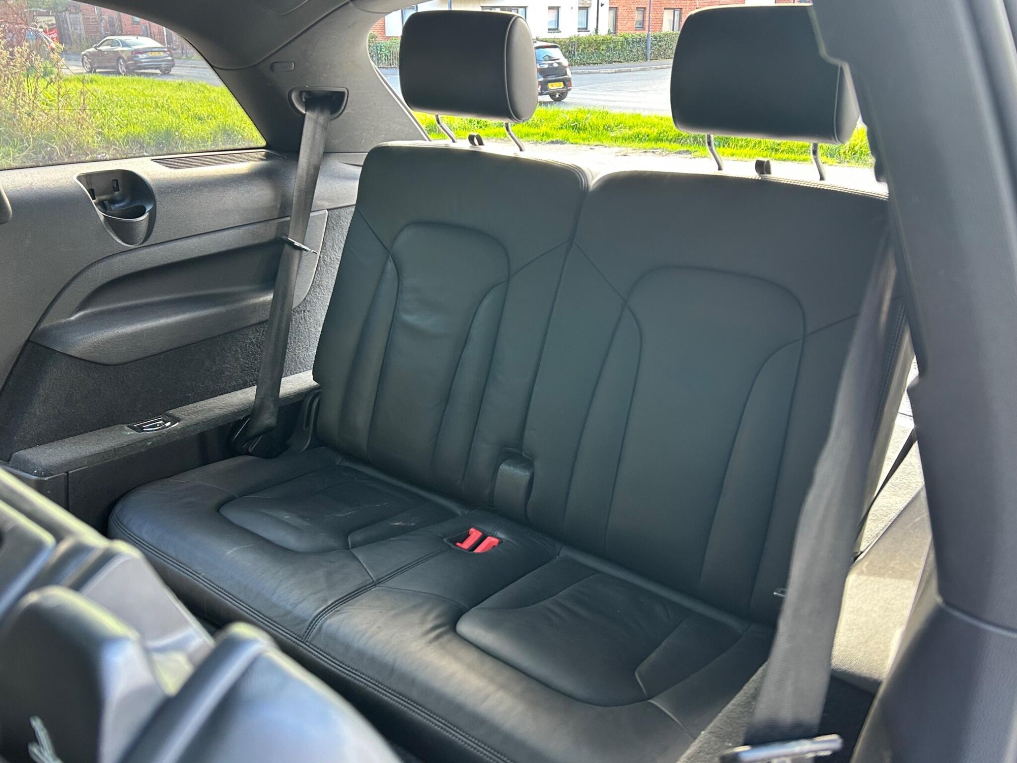 Audi Q7 view 30