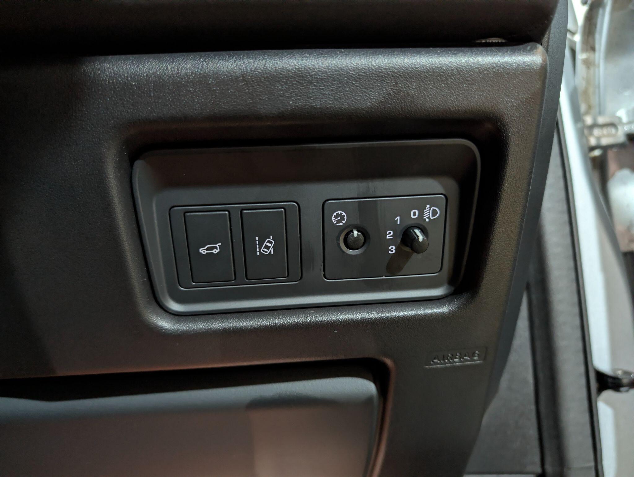 Land Rover Discovery Sport view 39