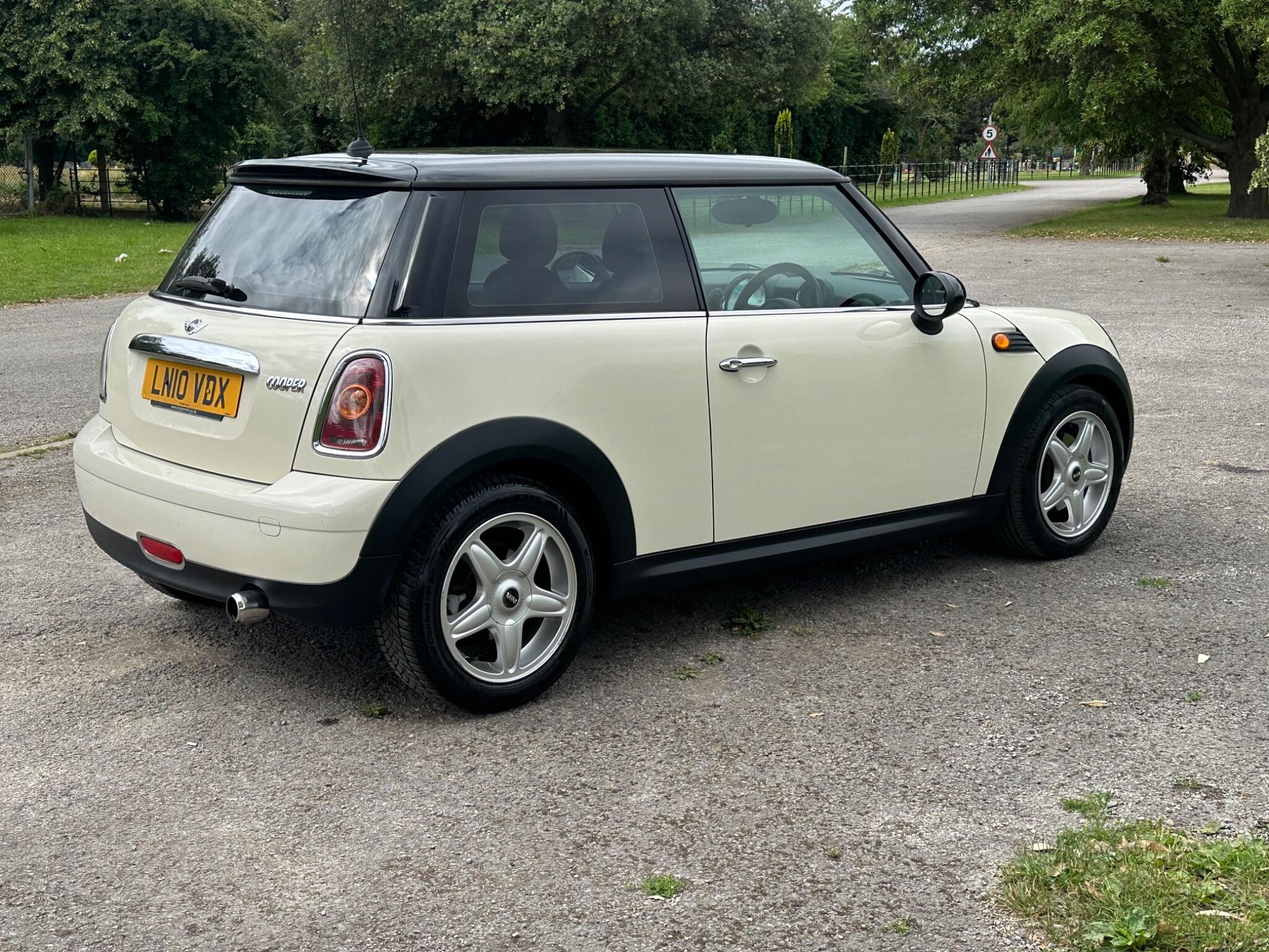 Mini Hatch view 26