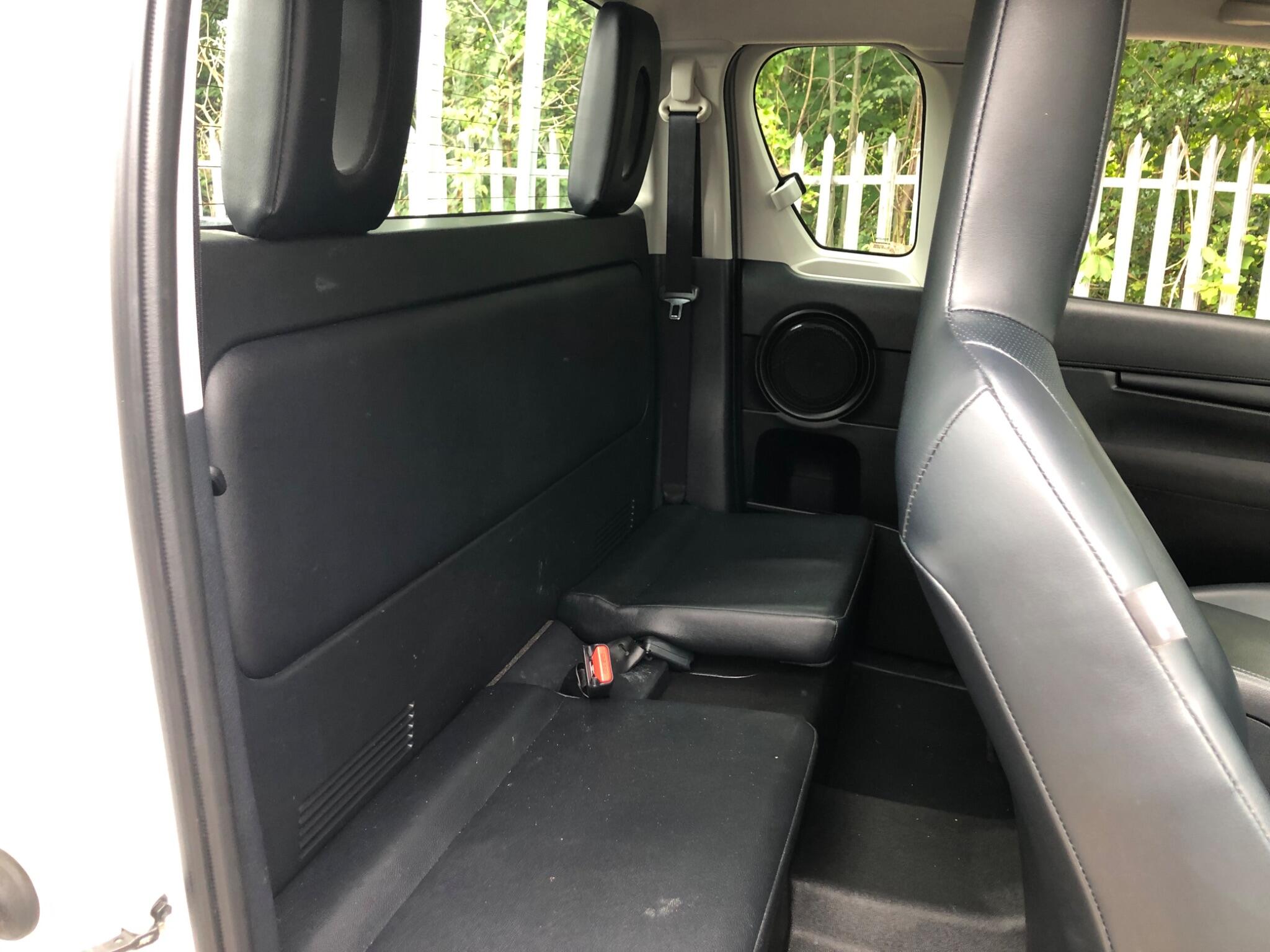 Toyota Hilux view 13