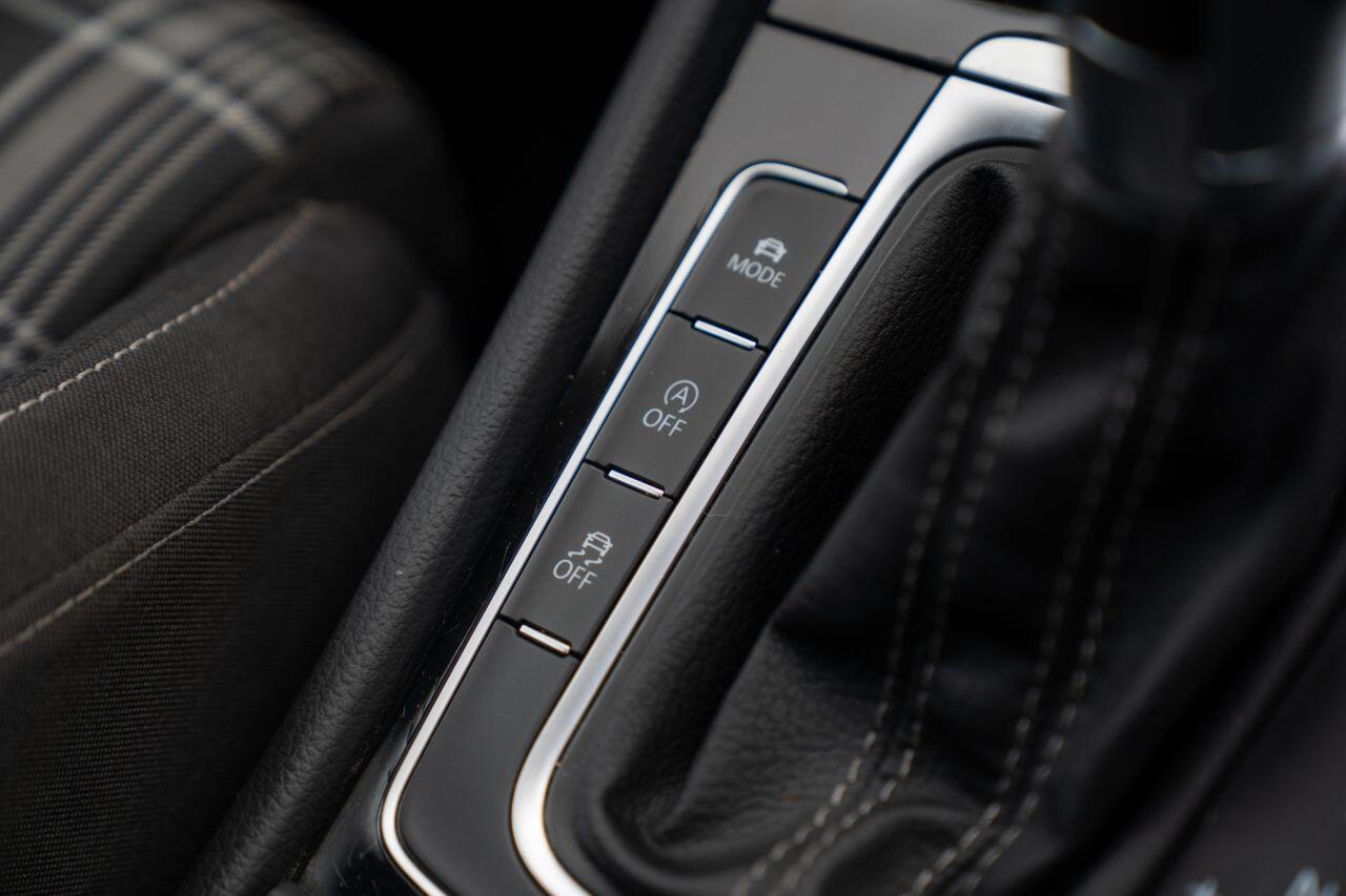 Volkswagen Golf view 80