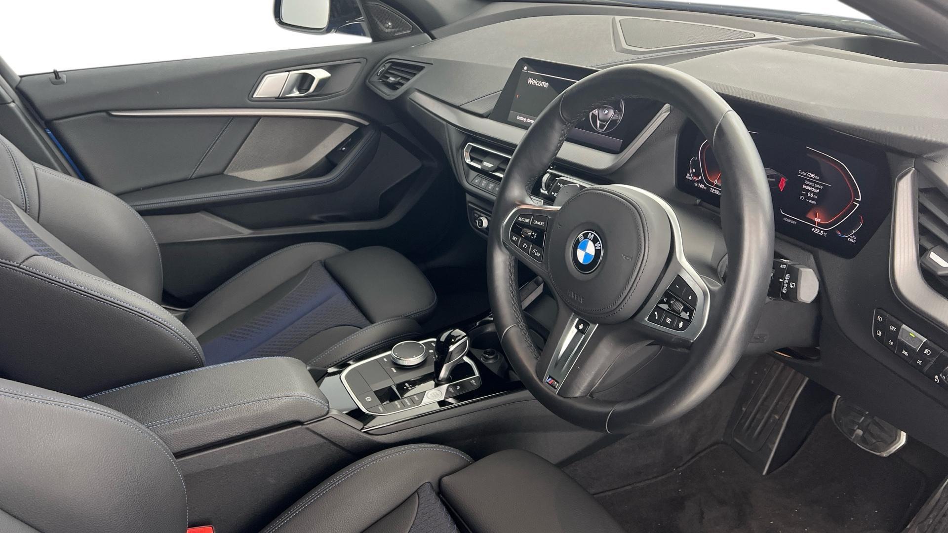 BMW 1 Series view 6