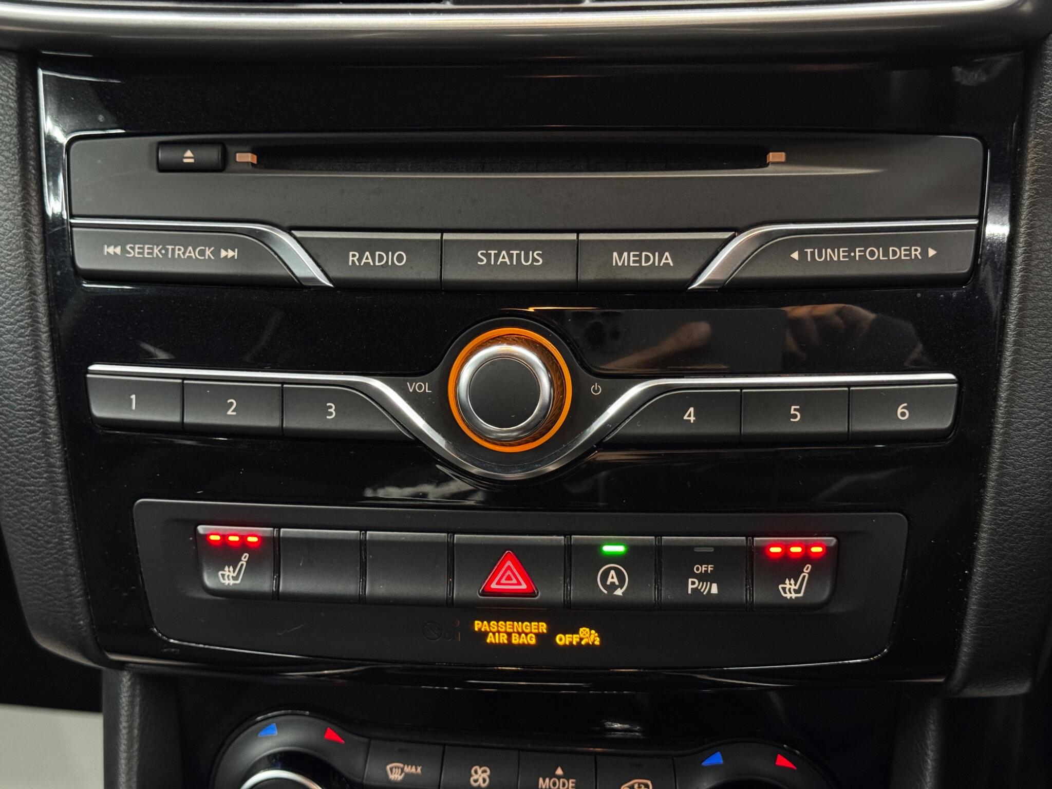 Infiniti Q30 view 29