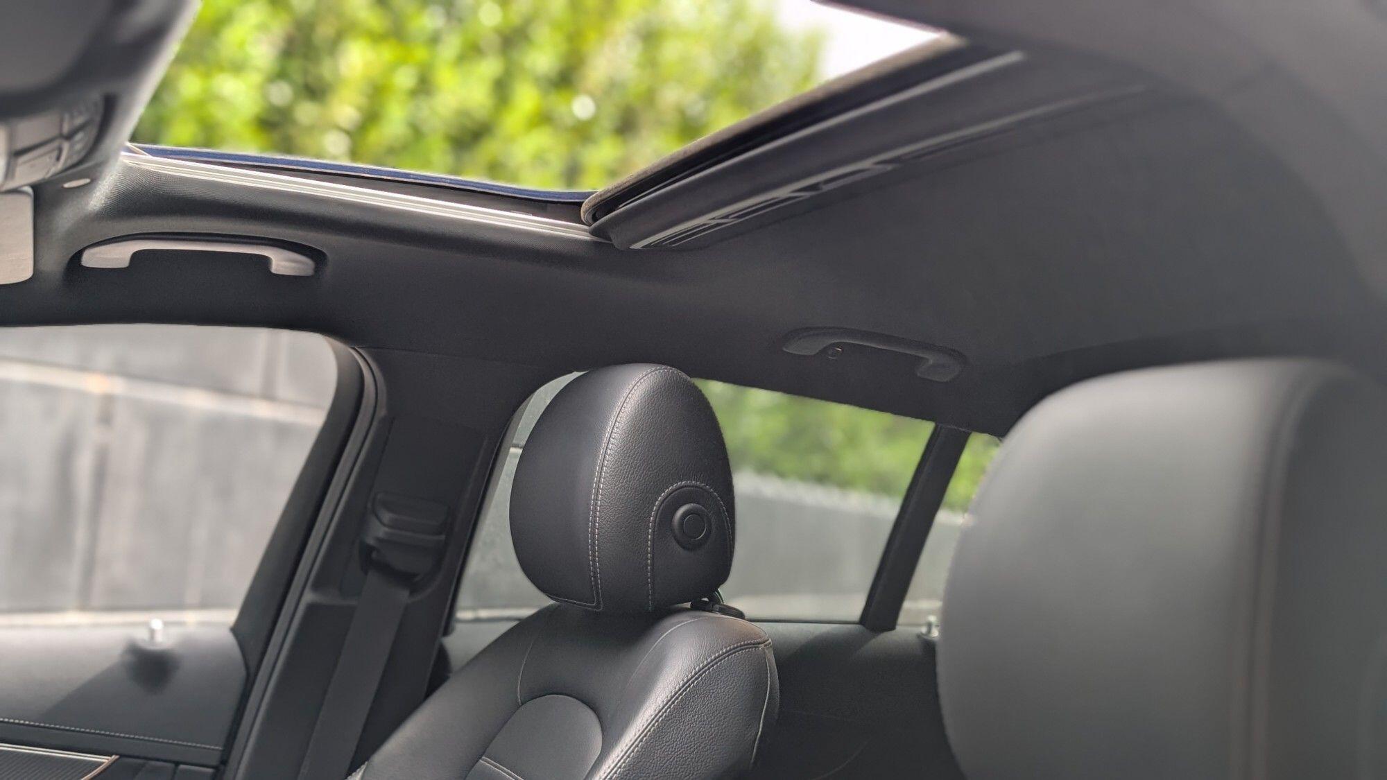 Mercedes-Benz EQC view 15