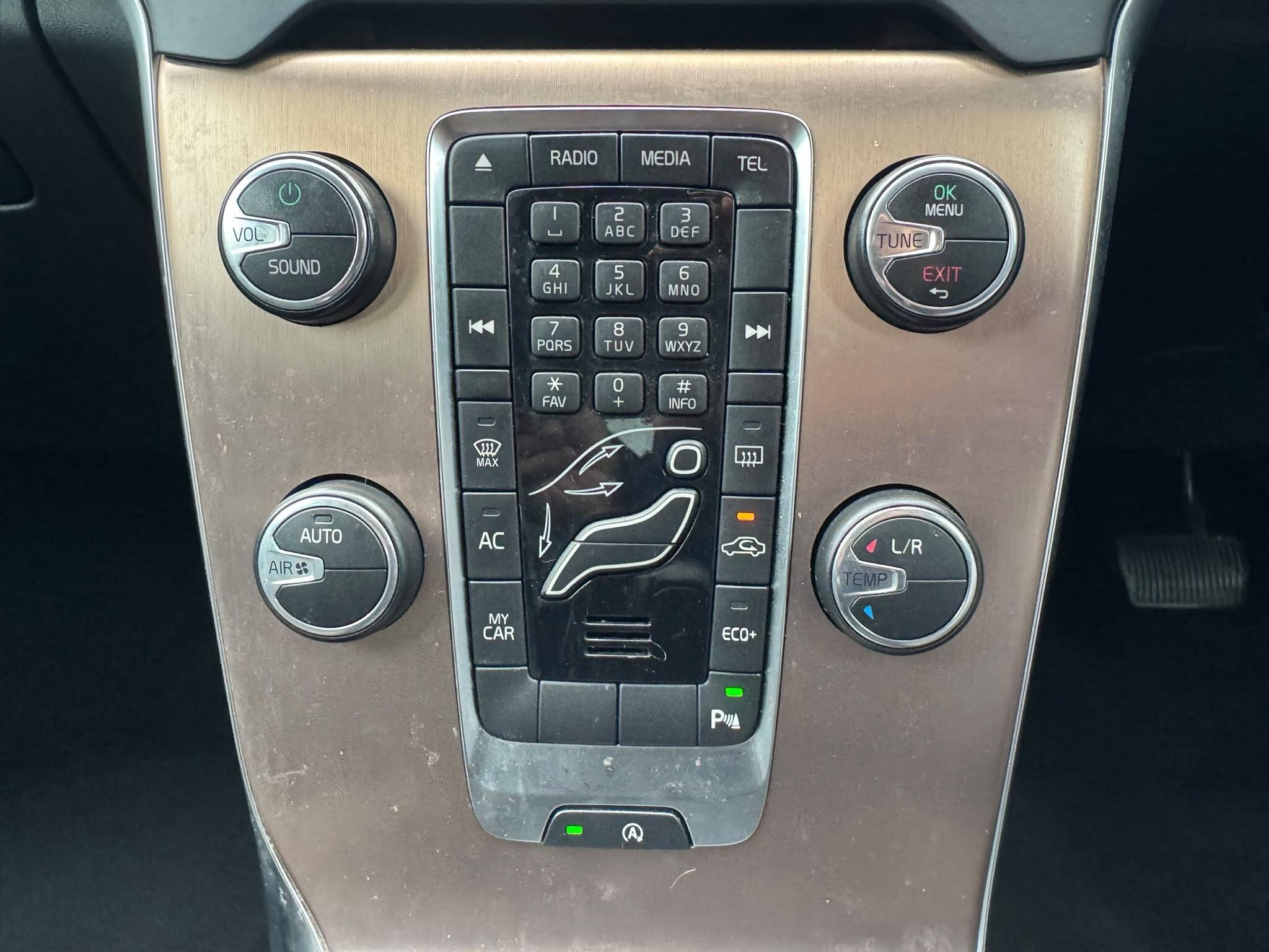 Volvo V40 Cross Country view 66