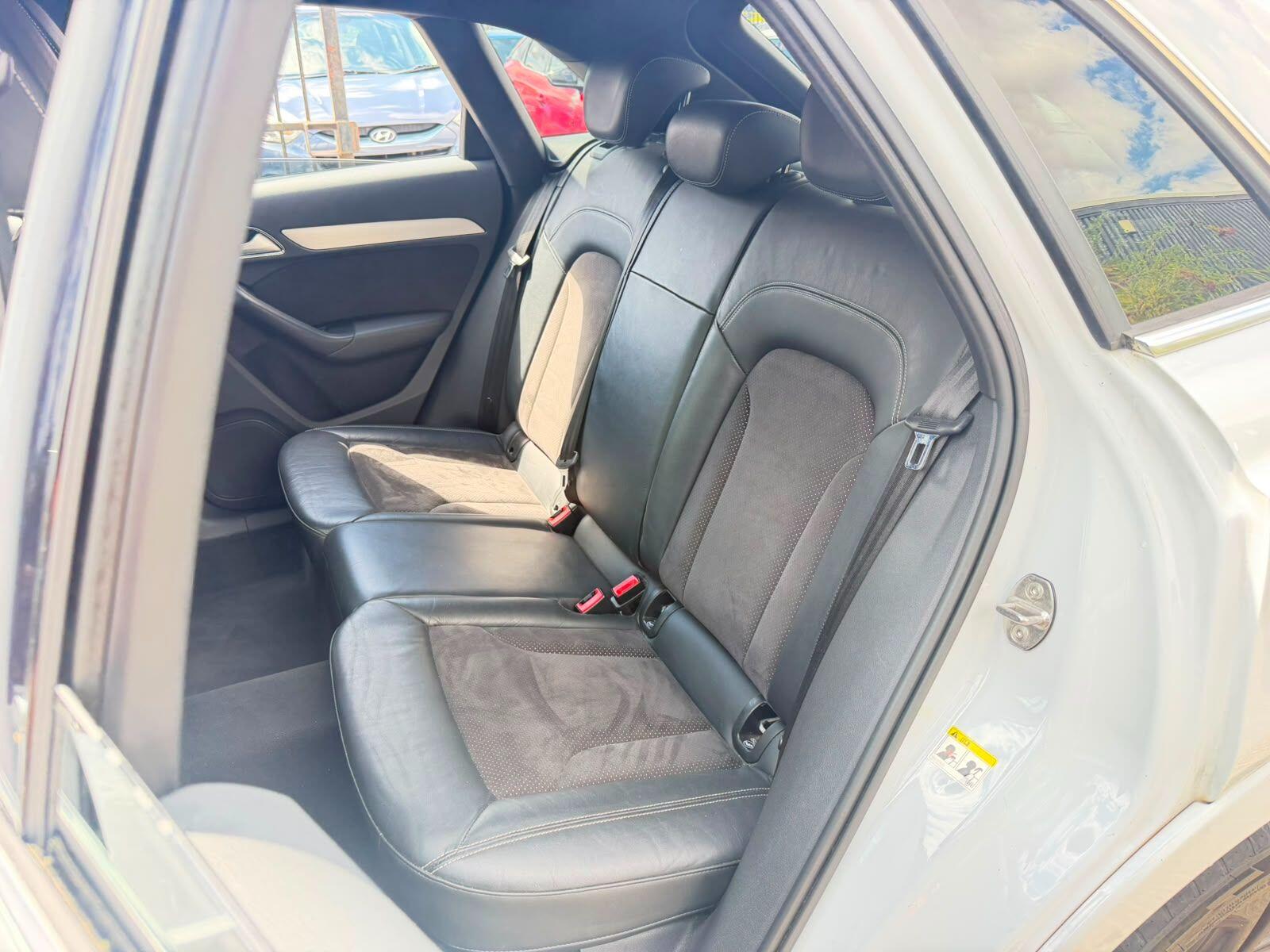Audi Q3 view 16