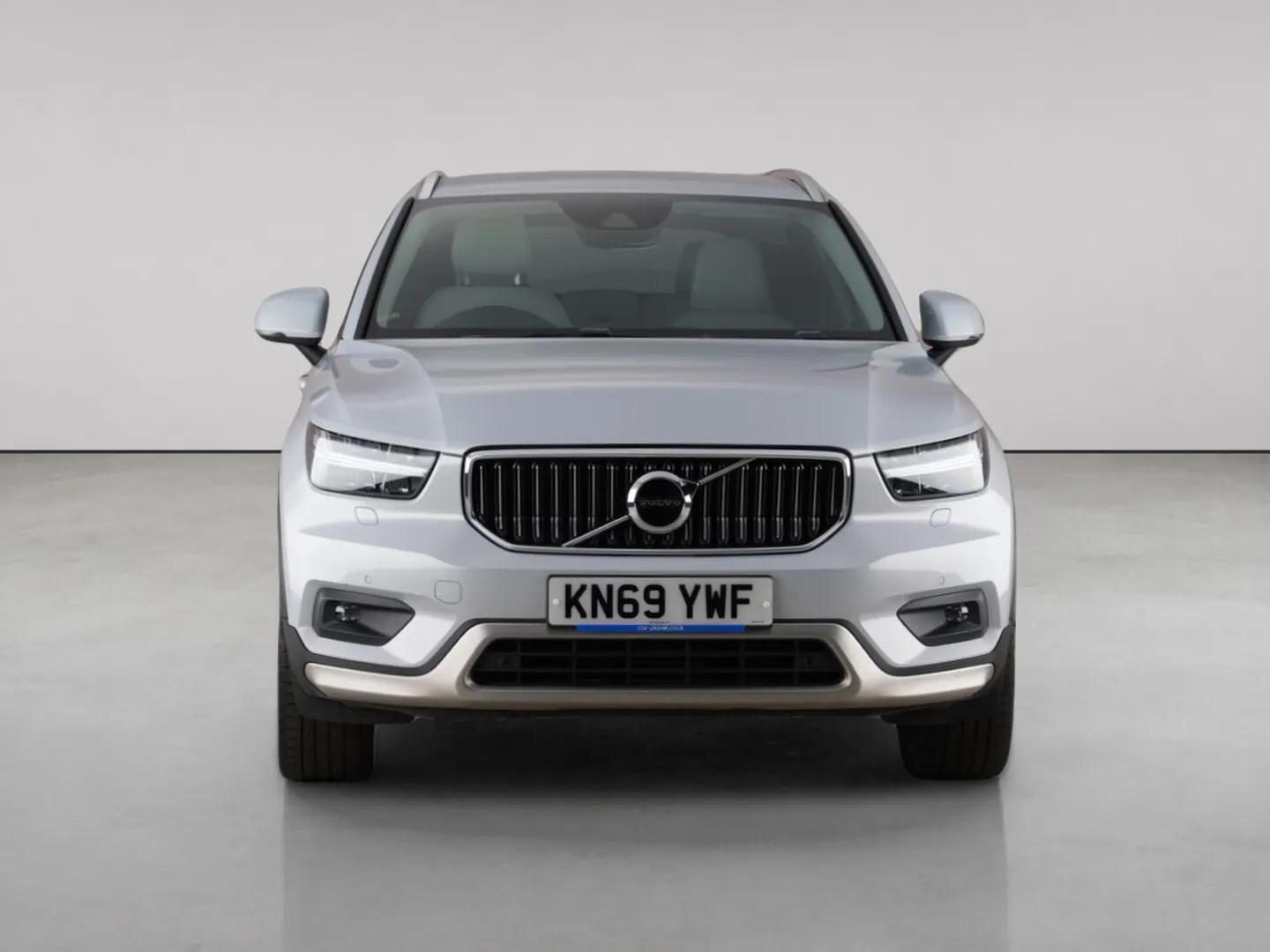 Volvo XC40 view 4