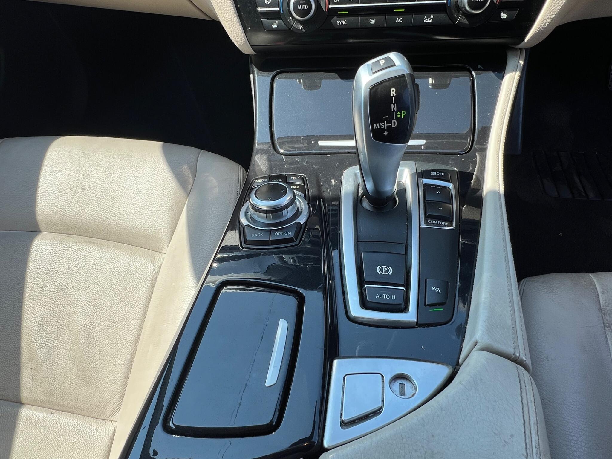 BMW 5 Series view 27