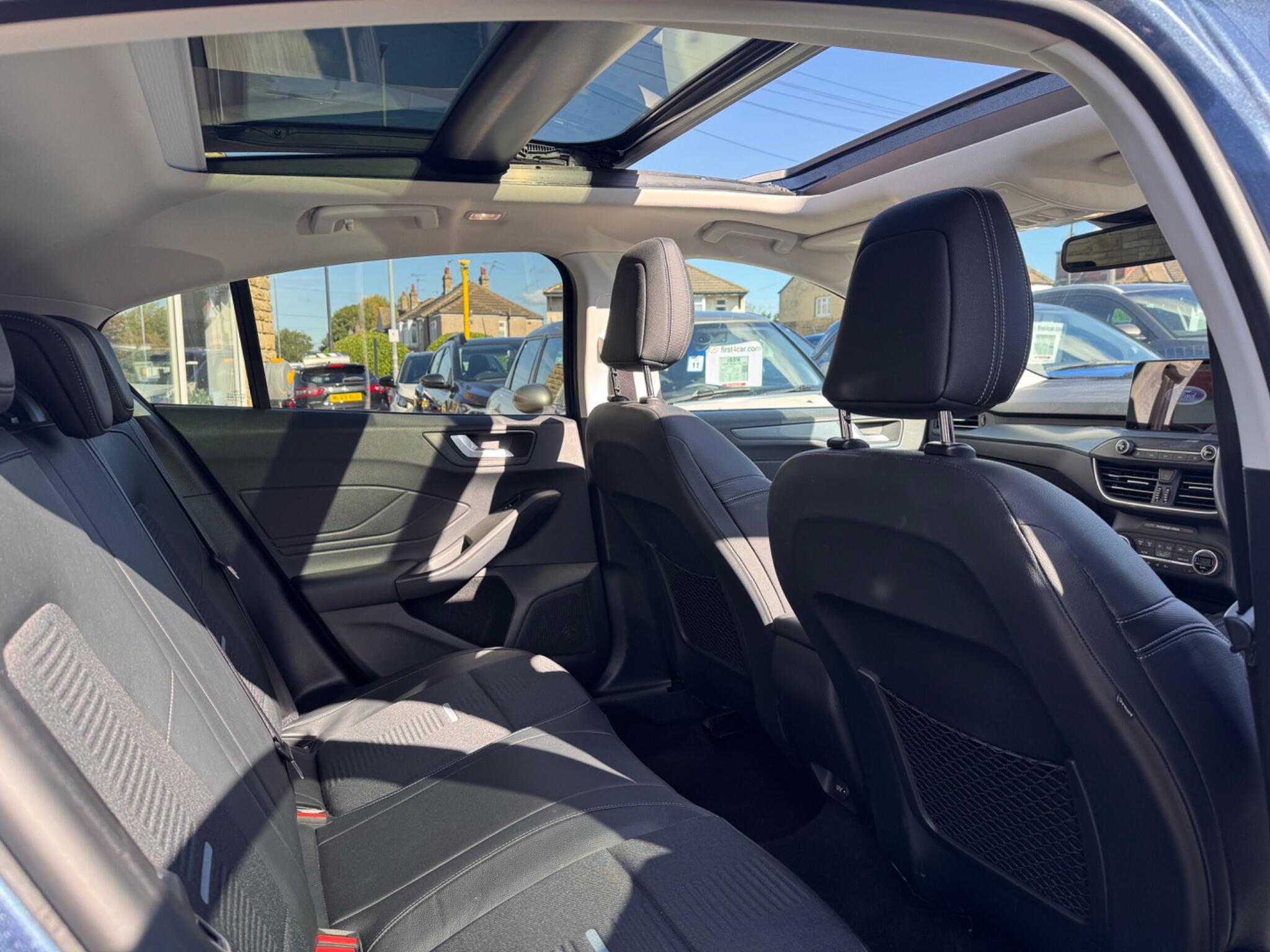 Ford Focus view 16