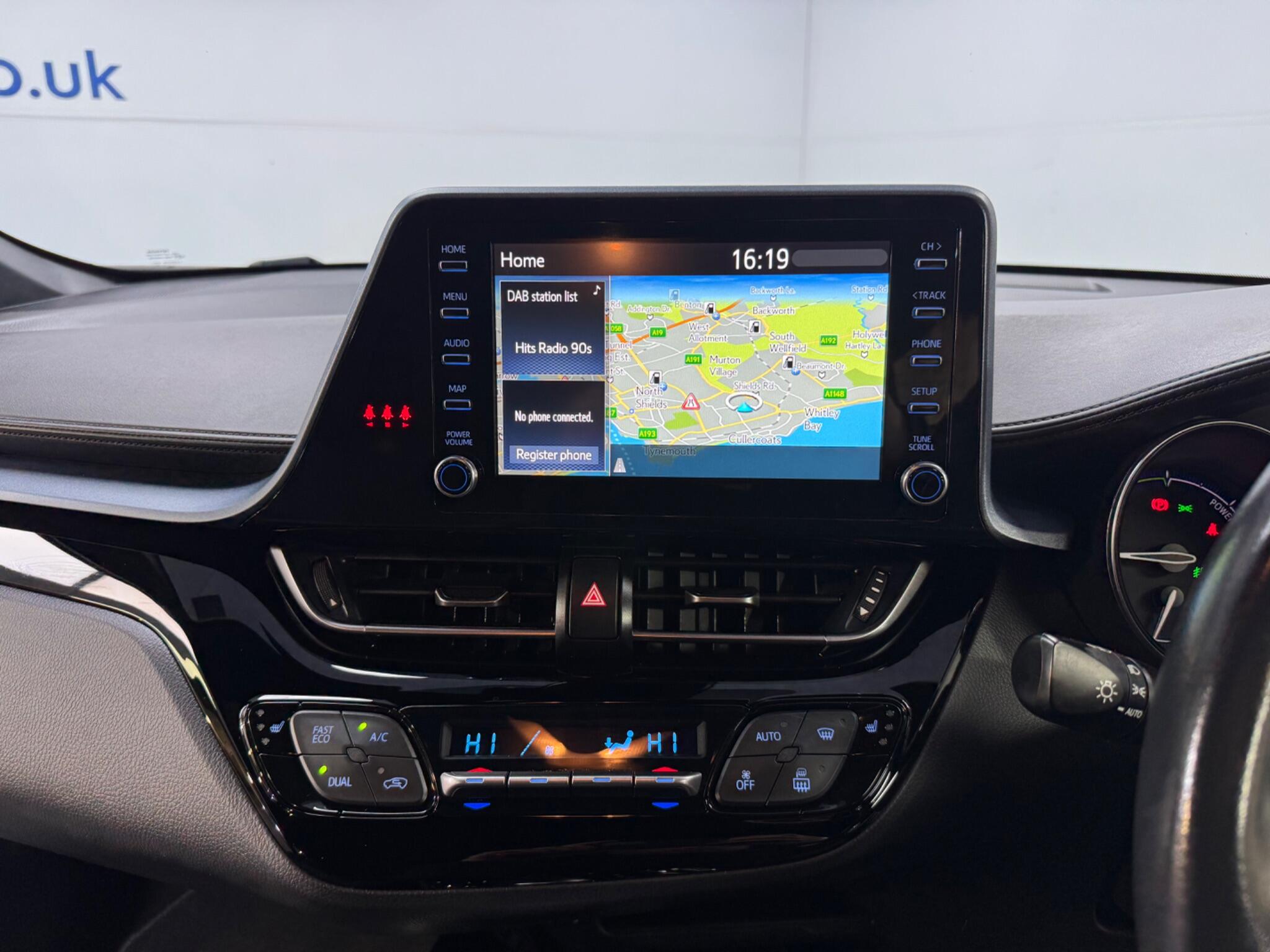 Toyota C-HR view 17