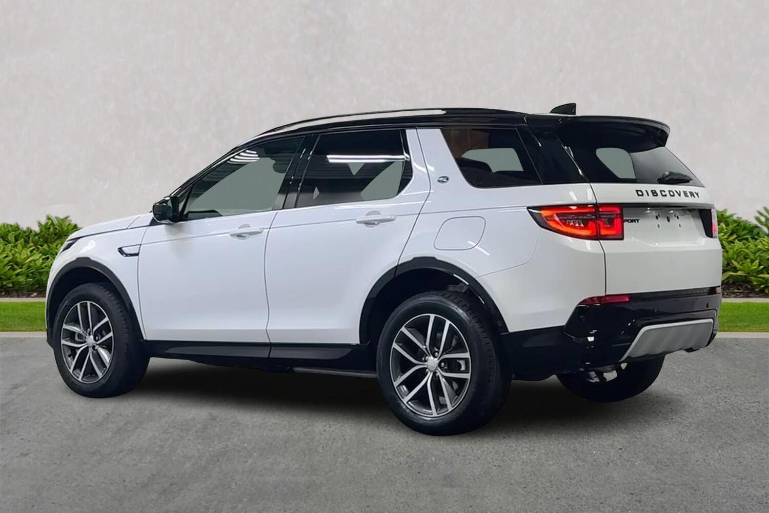 Land Rover Discovery Sport view 2