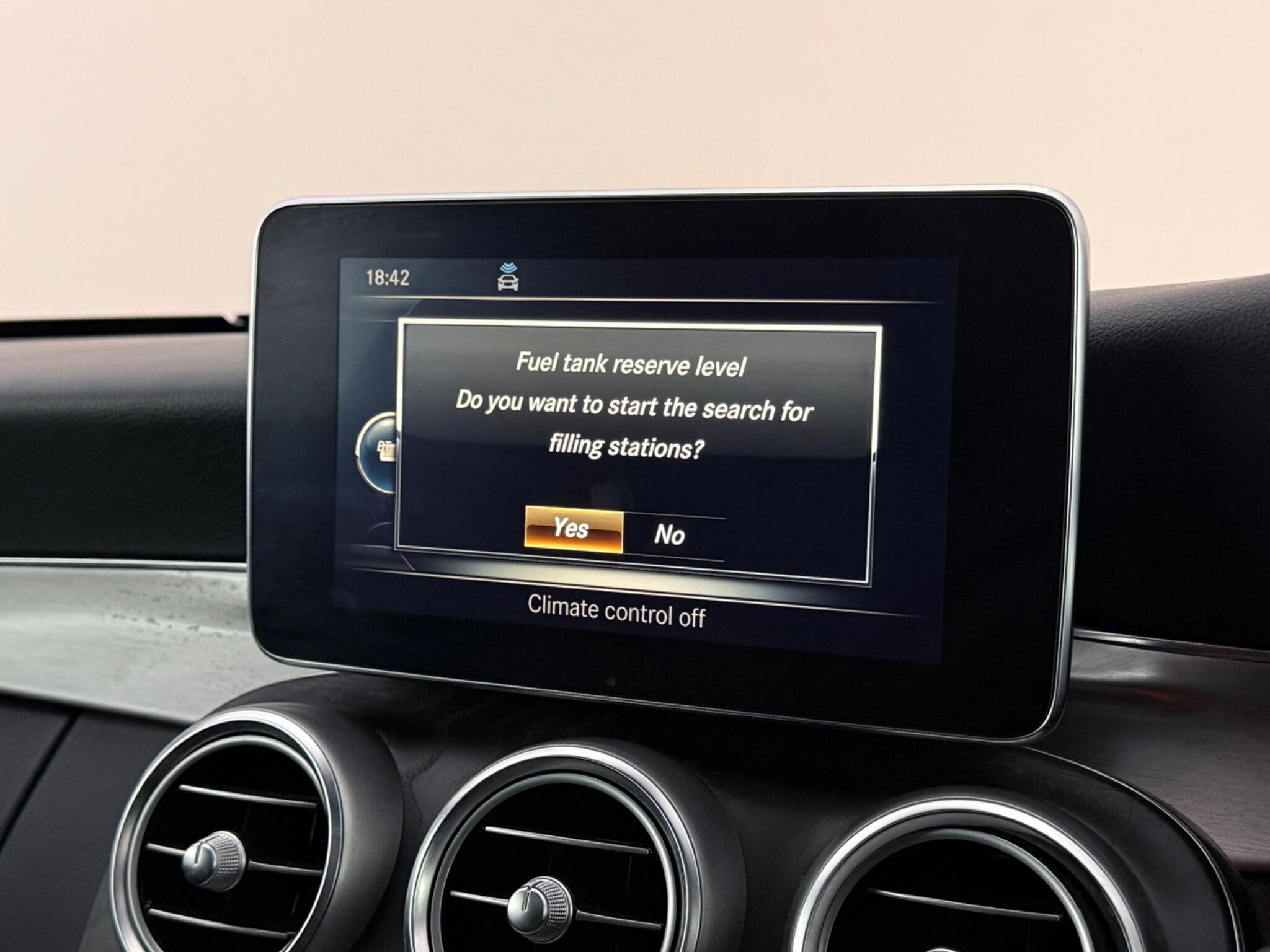 Mercedes-Benz C-Class view 28