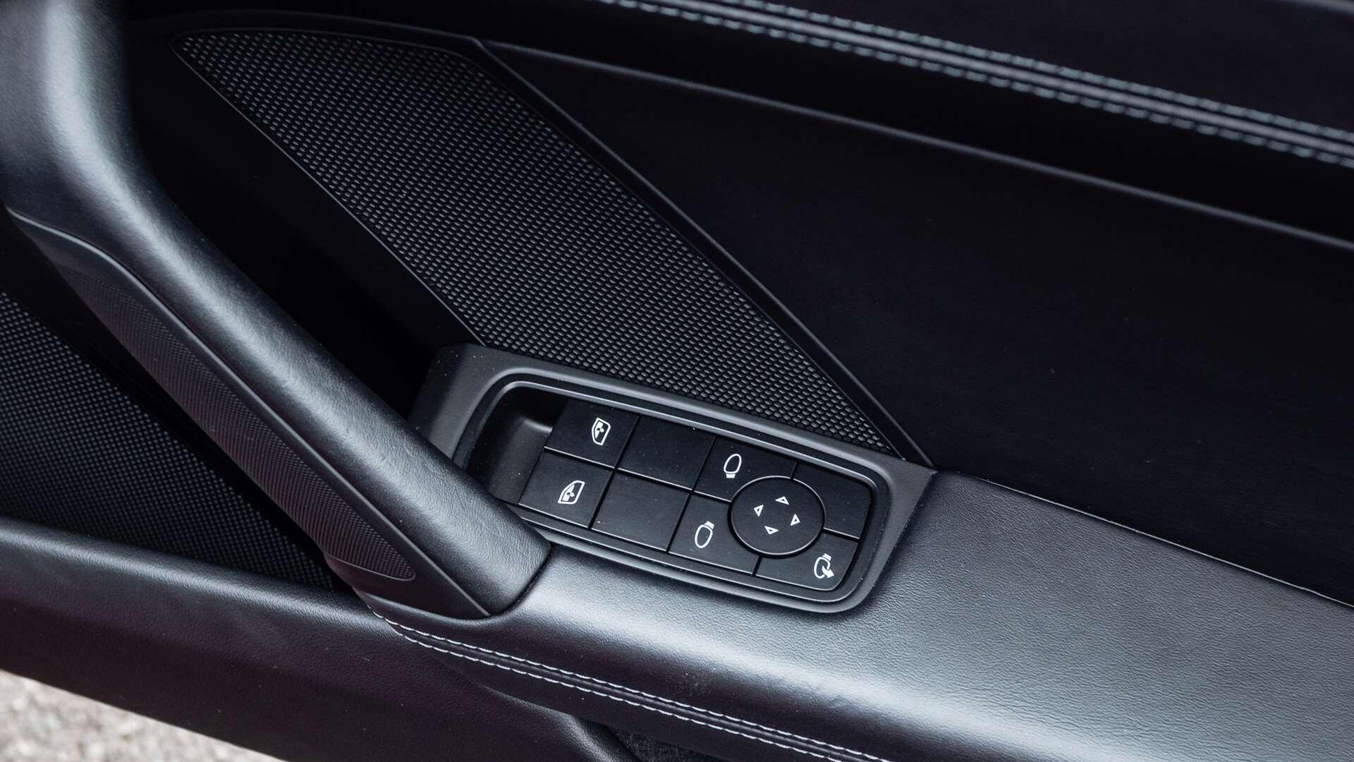 Porsche 911 view 32