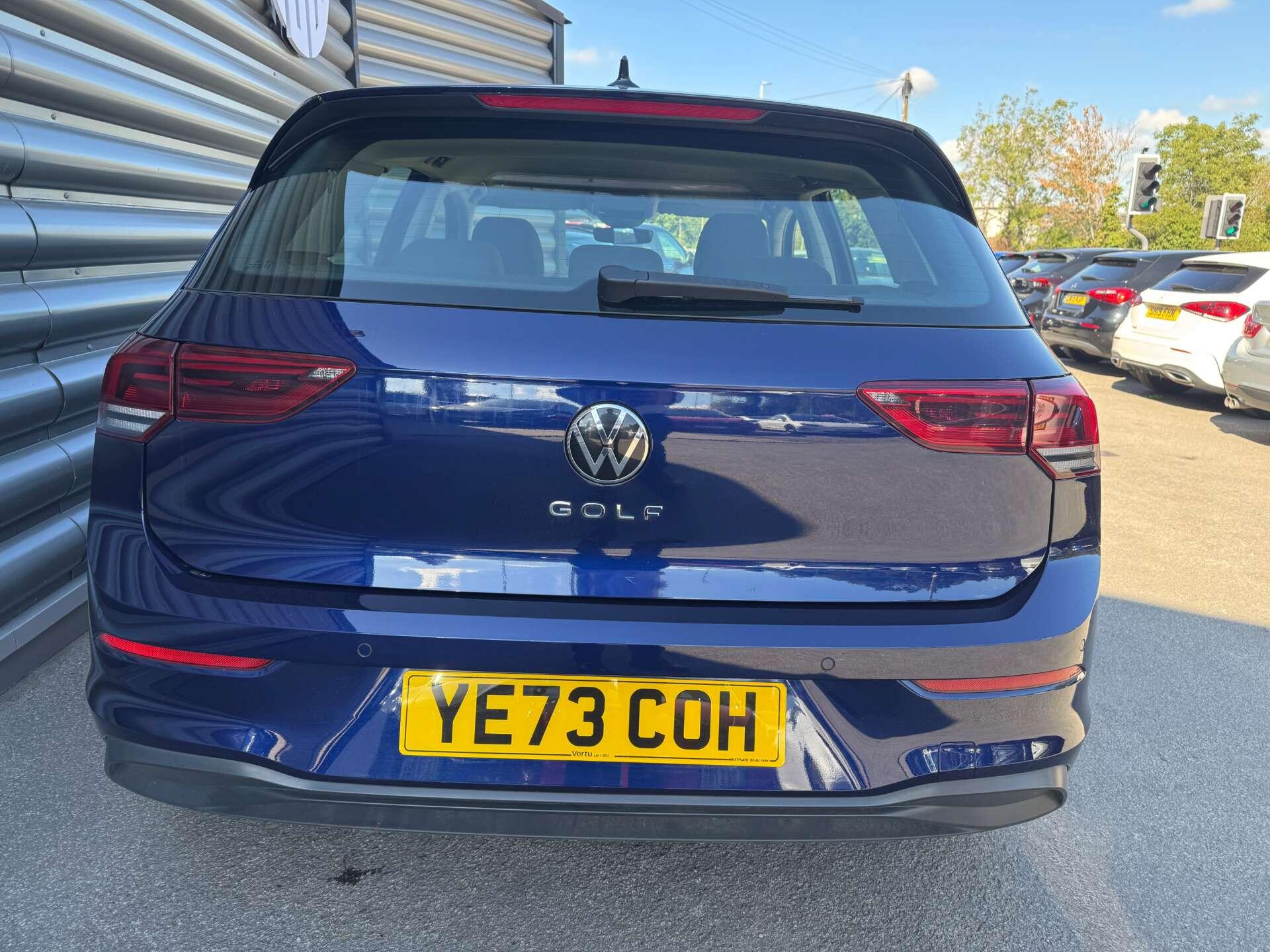 Volkswagen Golf view 4