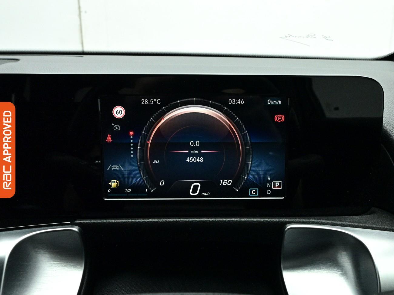 Mercedes-Benz GLB view 11