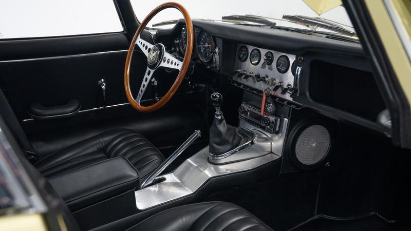 Jaguar E-Type view 21