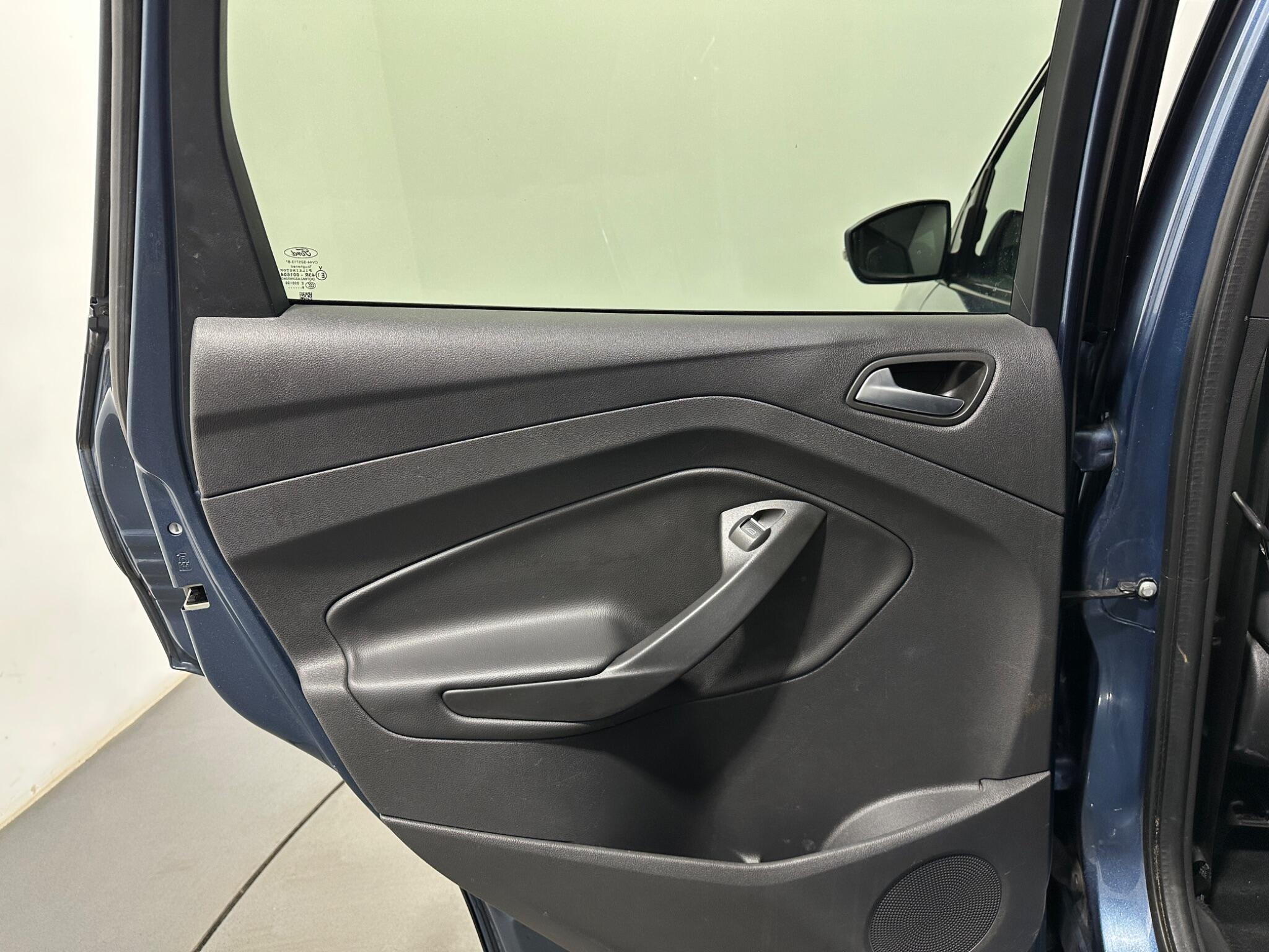 Ford Kuga view 38