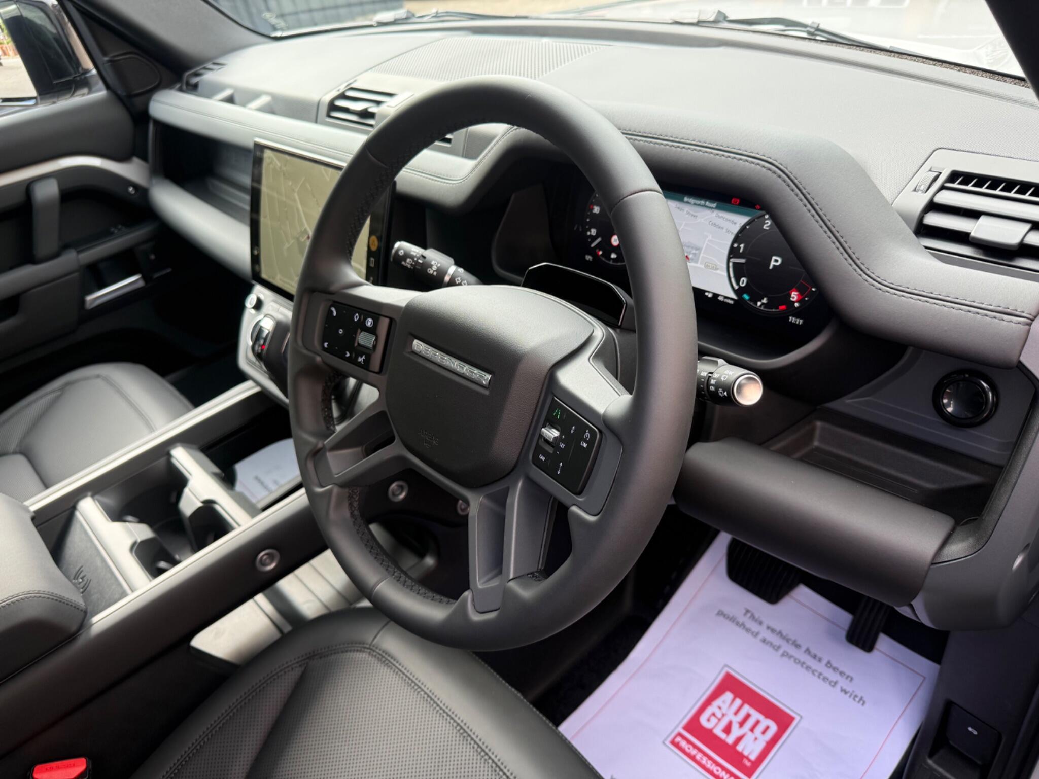 Land Rover Defender 110 view 9