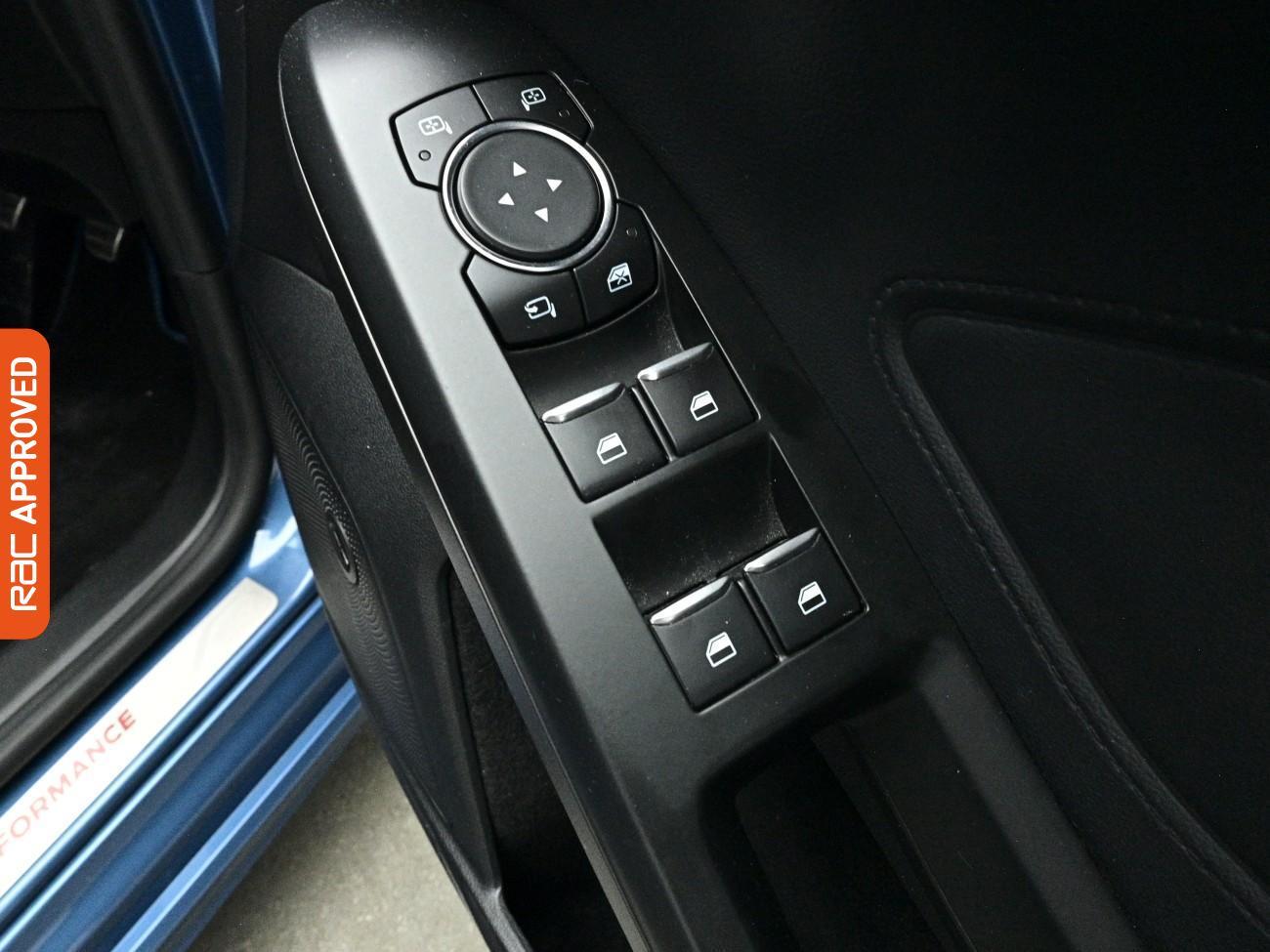 Ford Focus view 26