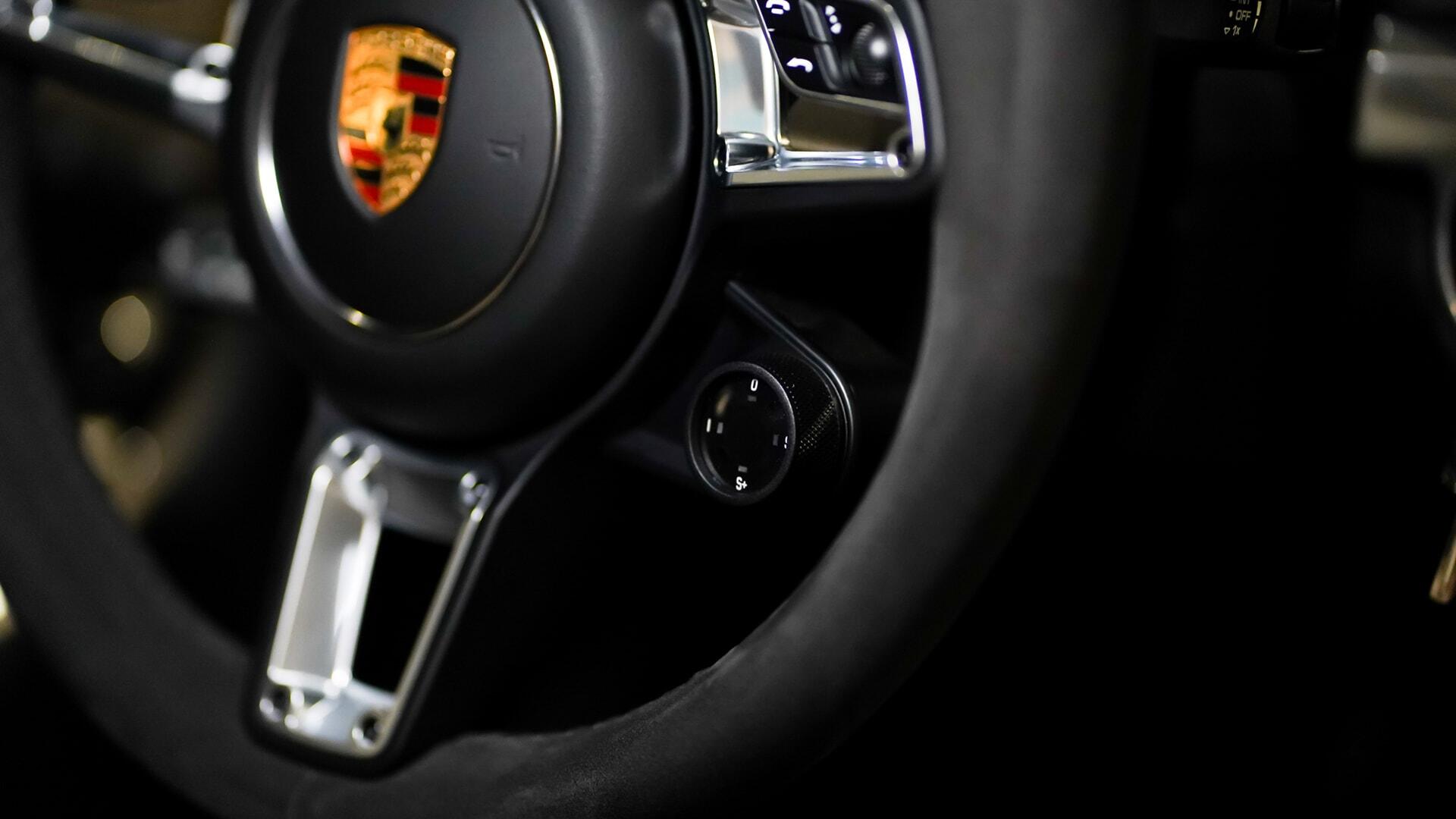 Porsche Cayman view 16