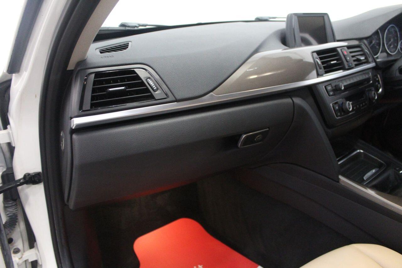 BMW 3 Series view 30