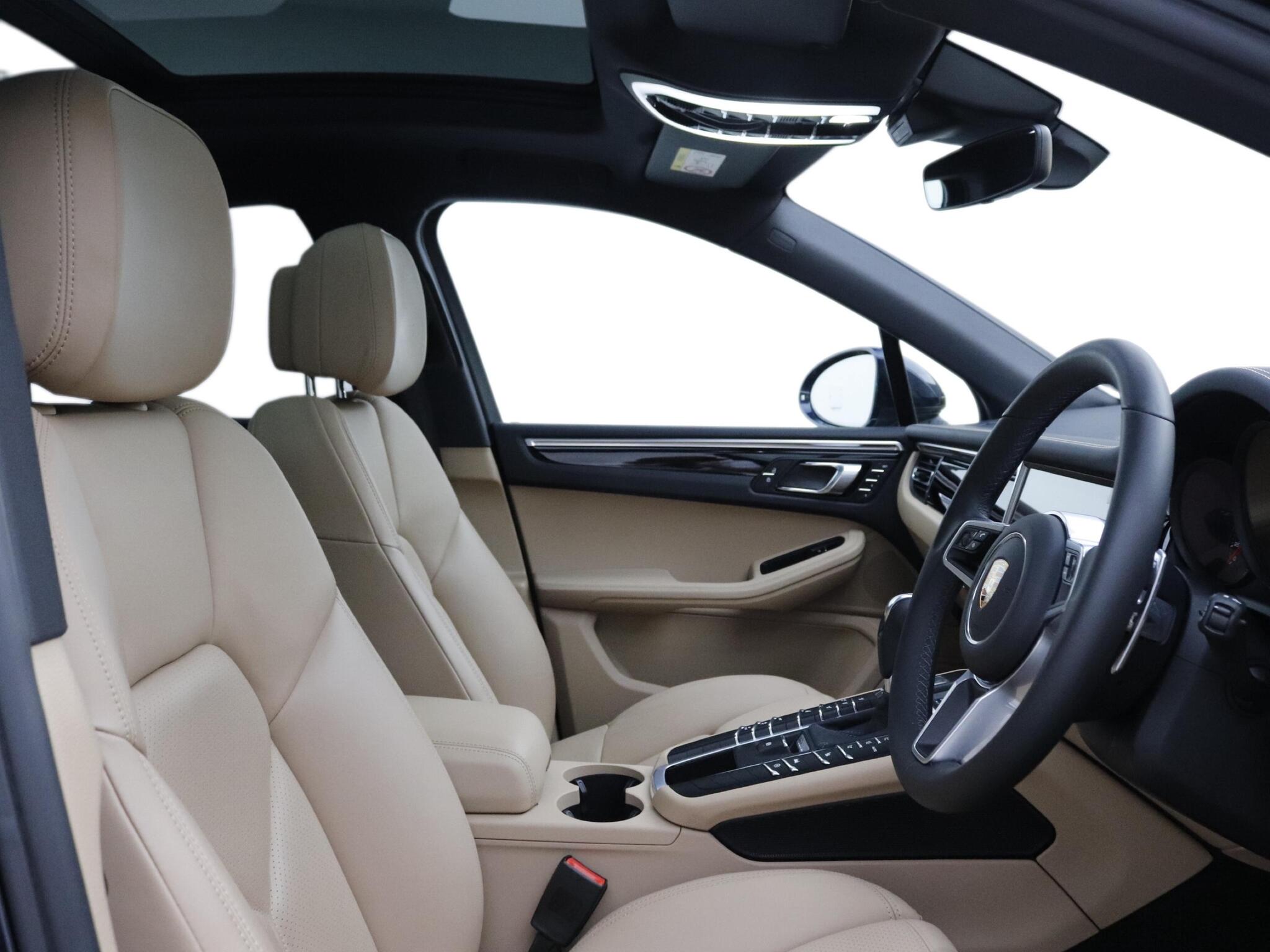 Porsche Macan view 10