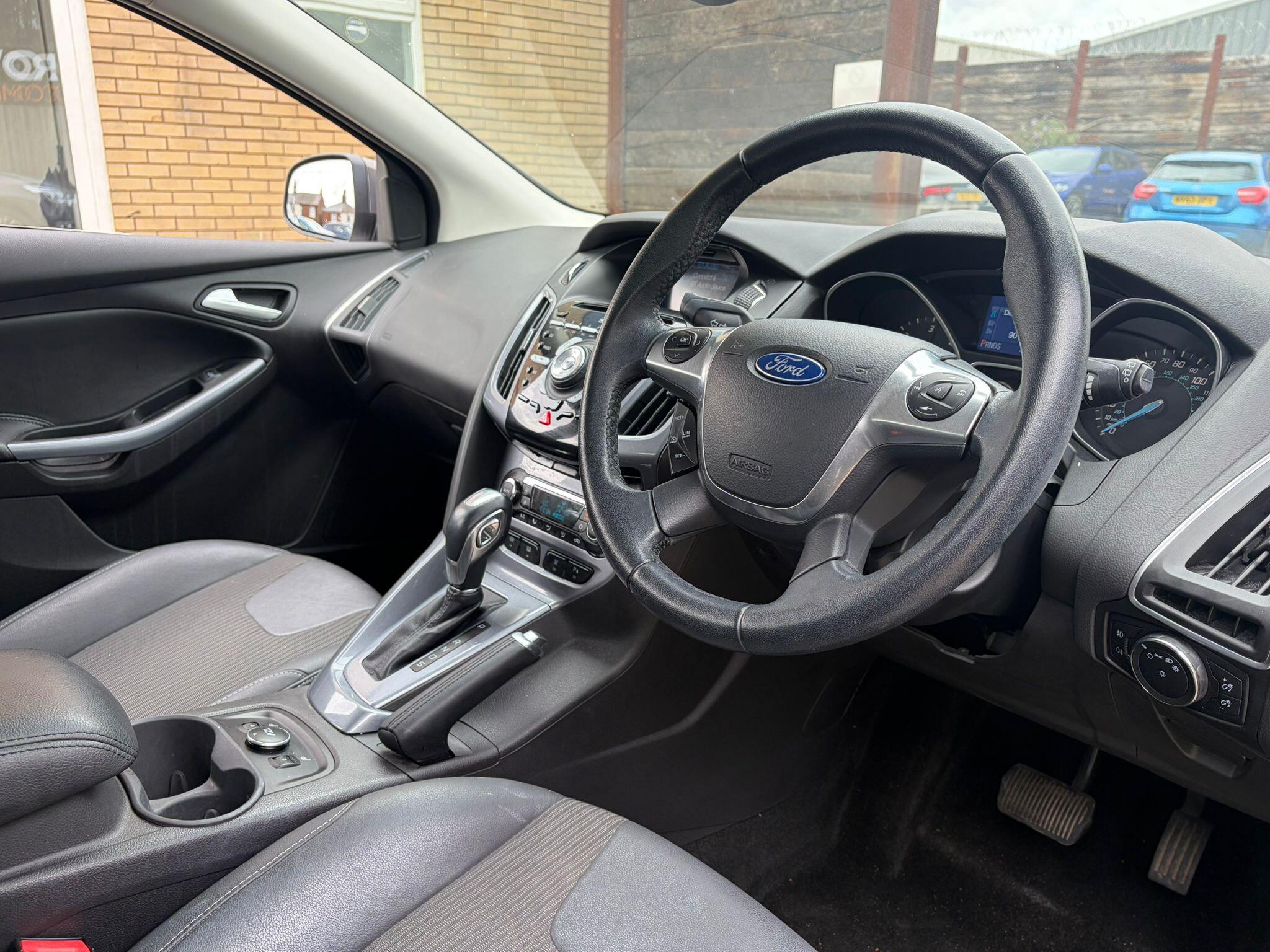 Ford Focus view 9