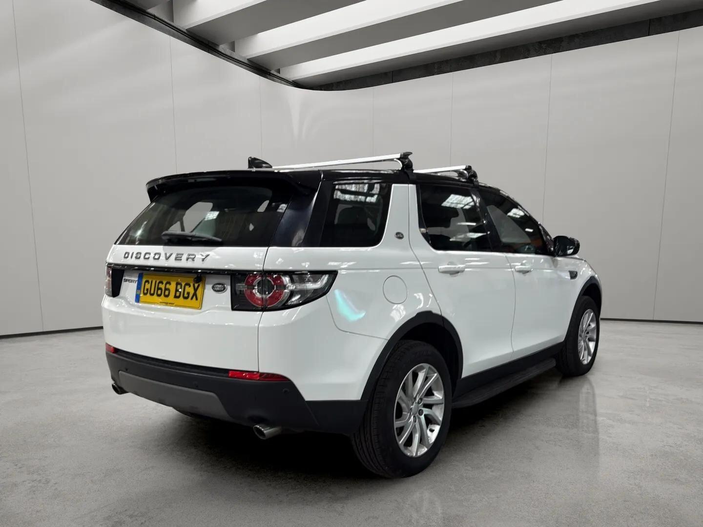 Land Rover Discovery Sport view 6
