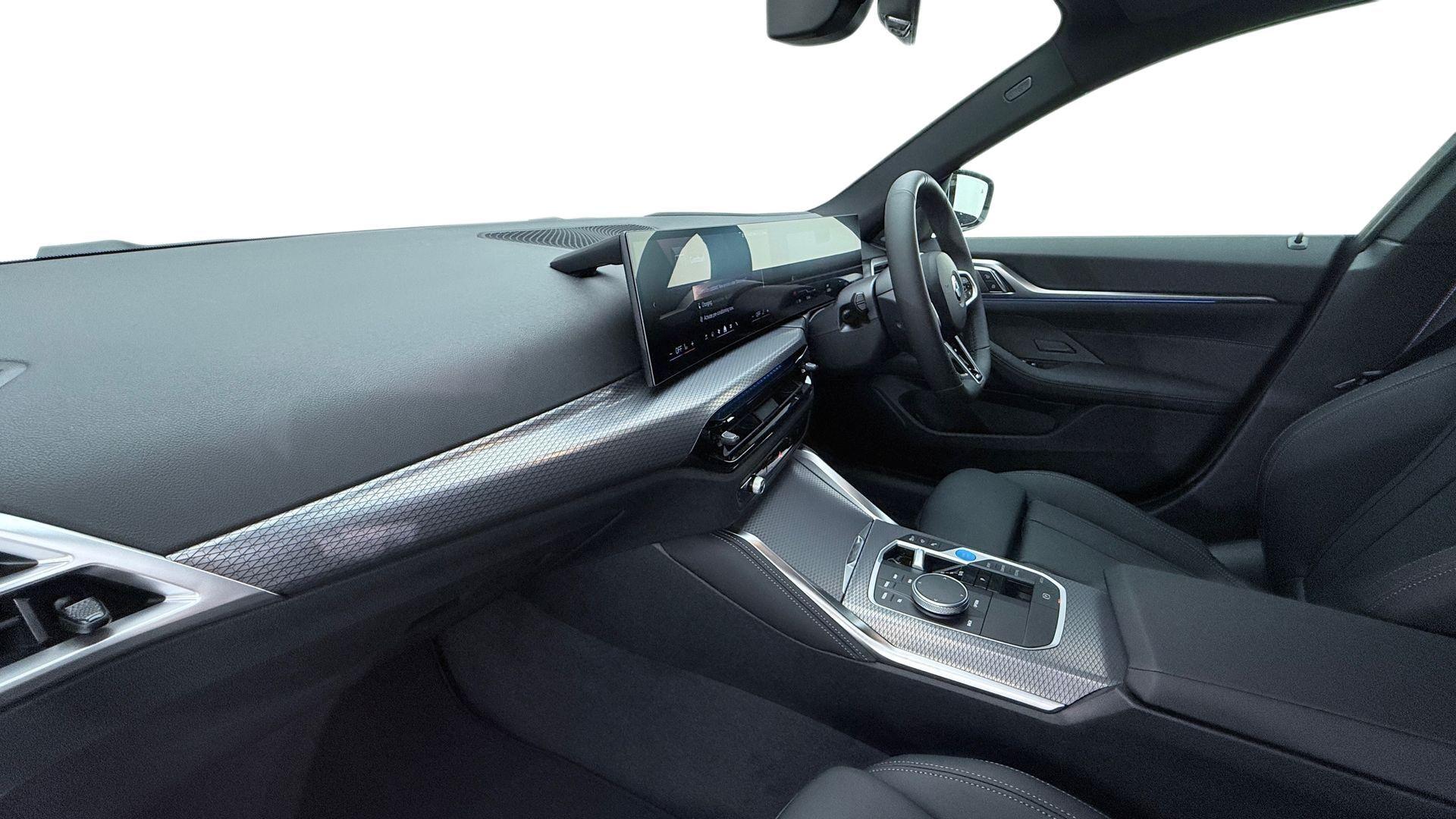 BMW i4 view 7