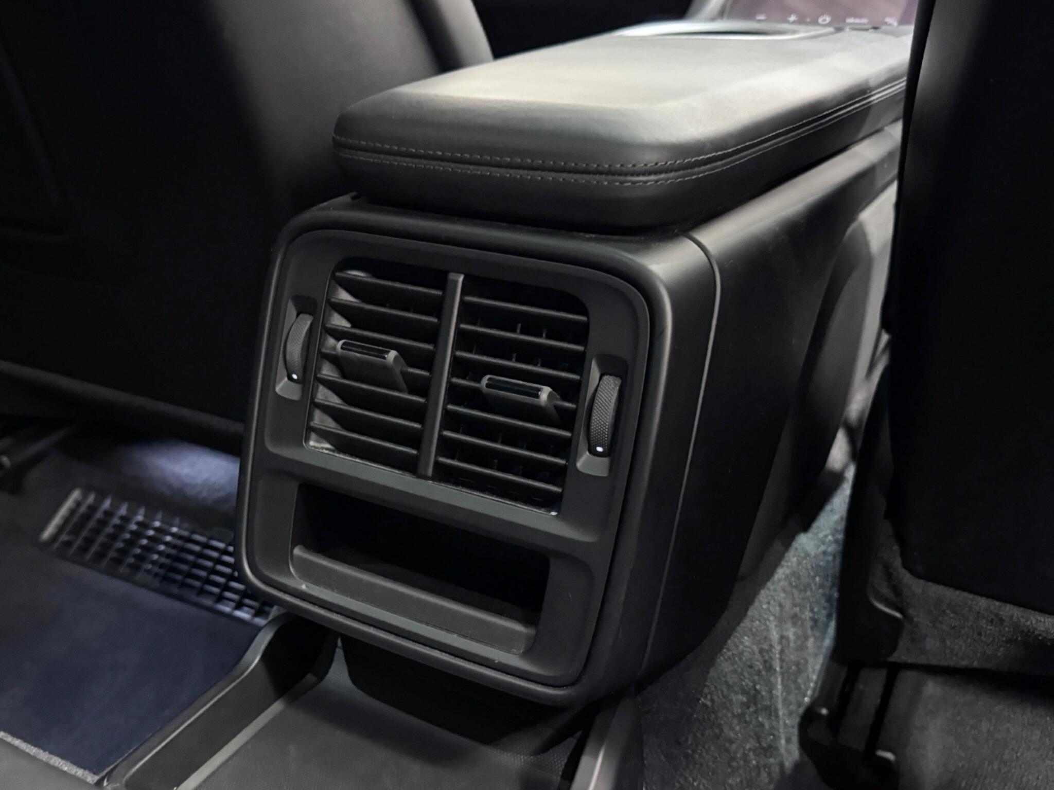 Porsche Taycan view 27