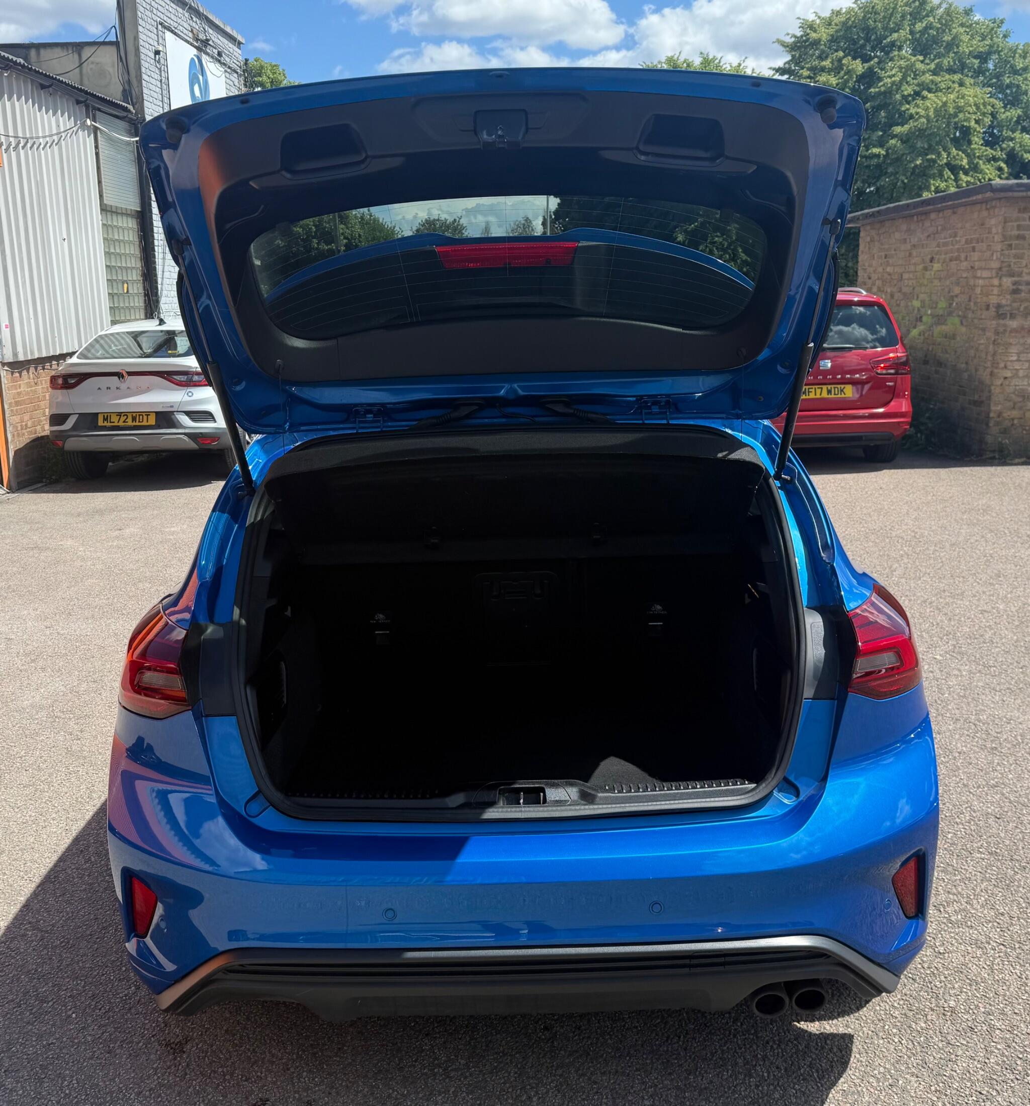 Ford Focus view 15
