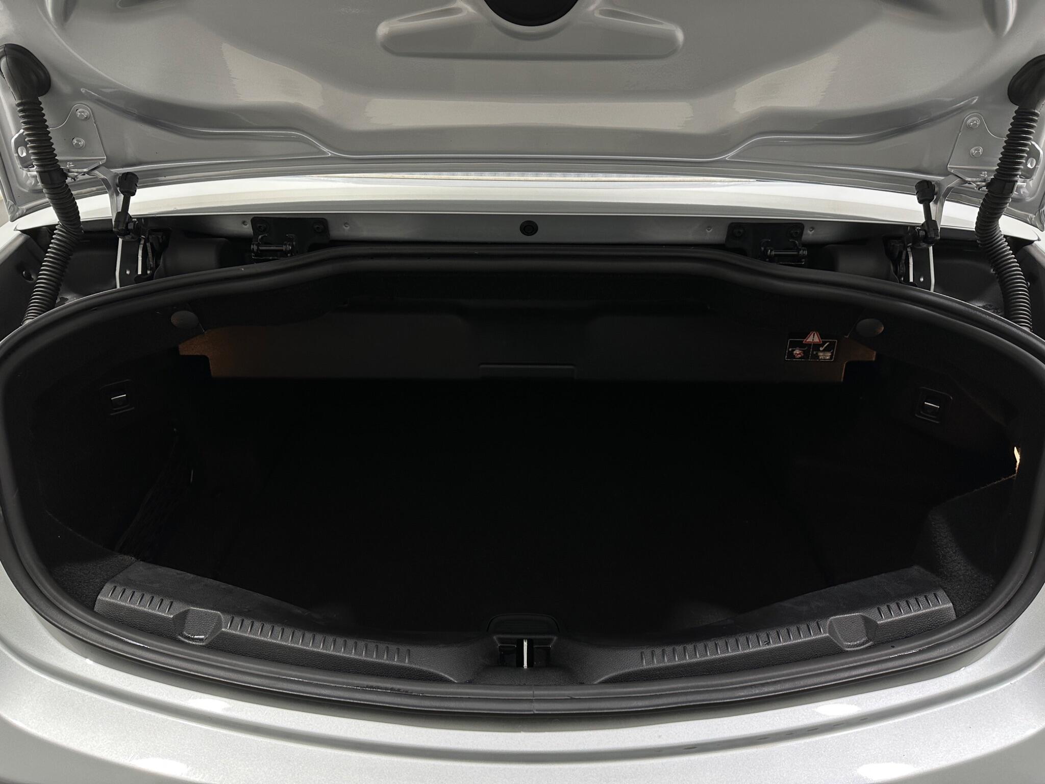 Mercedes-Benz E-Class view 44