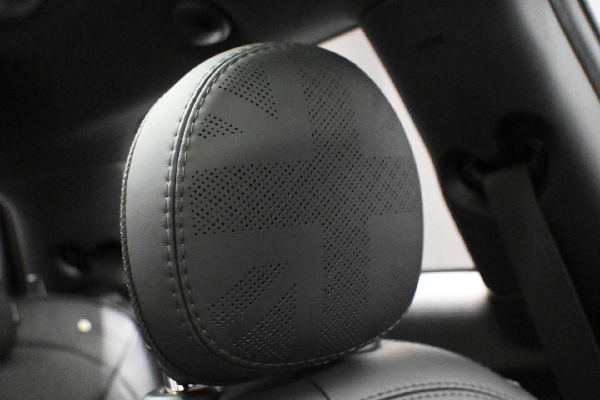 Mini Hatch view 26