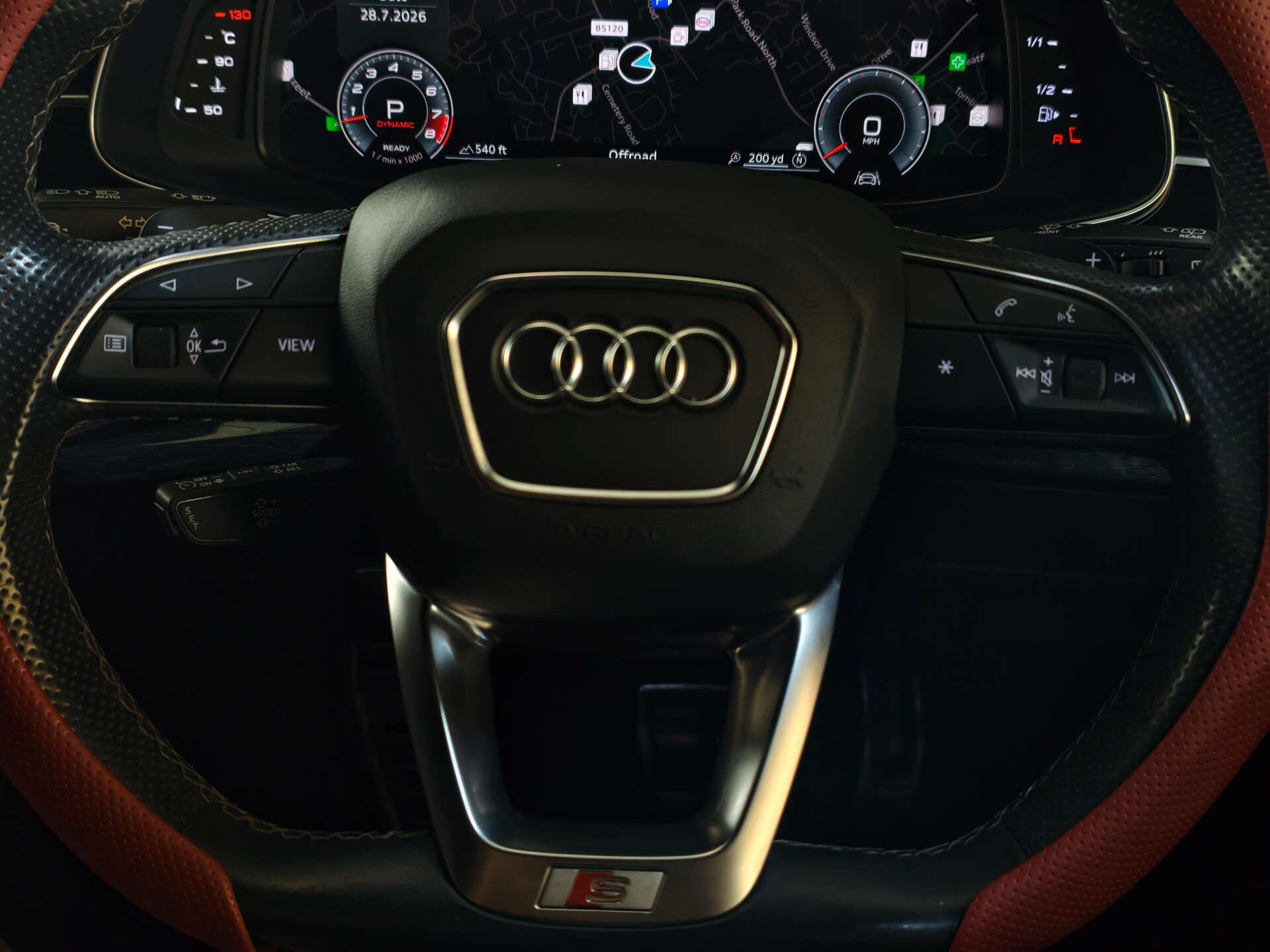 Audi SQ8 view 27
