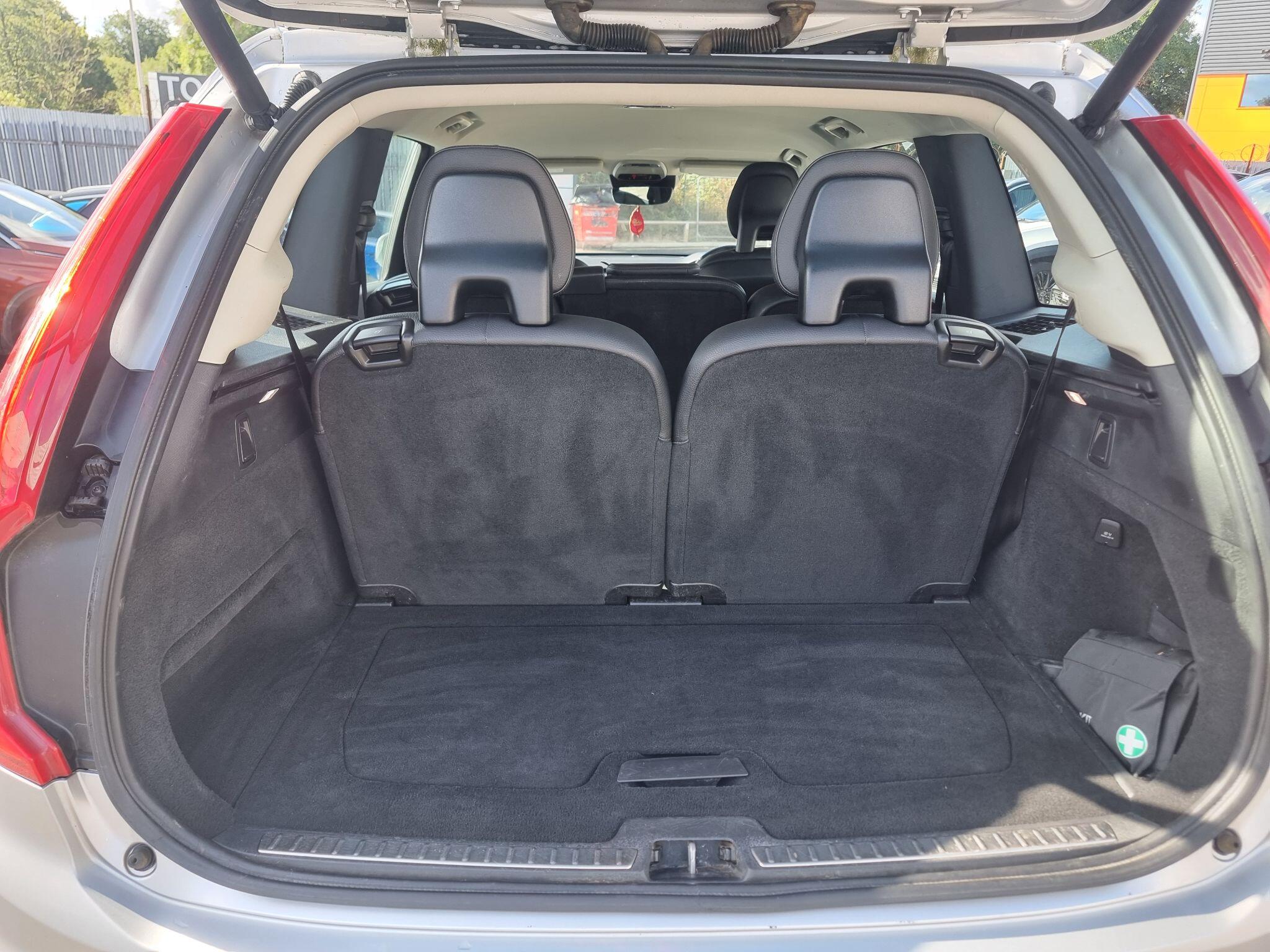 Volvo XC90 view 15