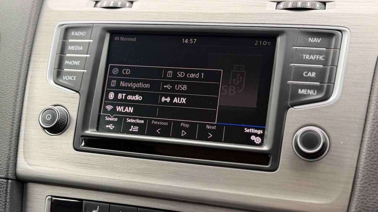 Volkswagen Golf view 20