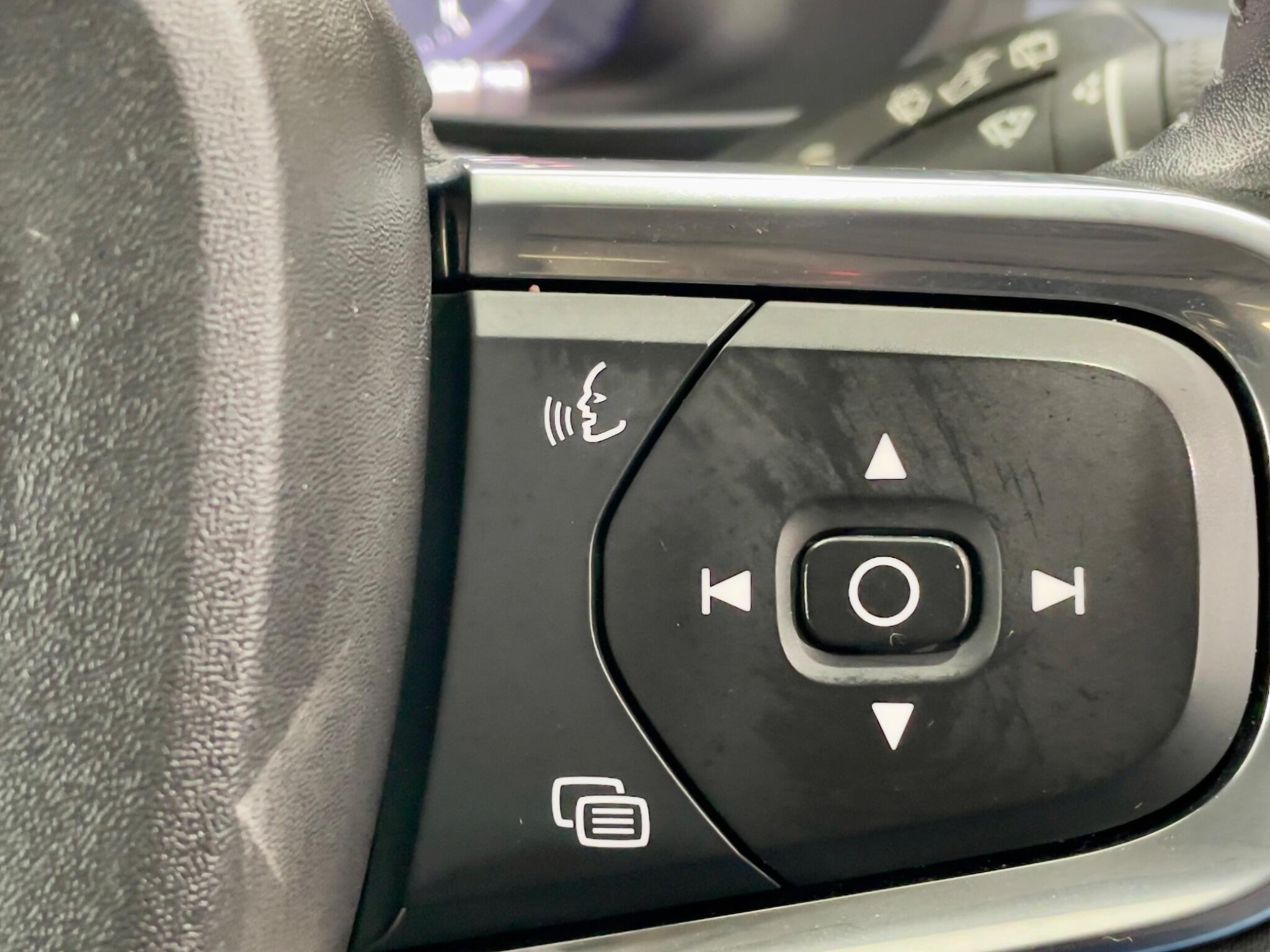 Volvo XC40 view 49