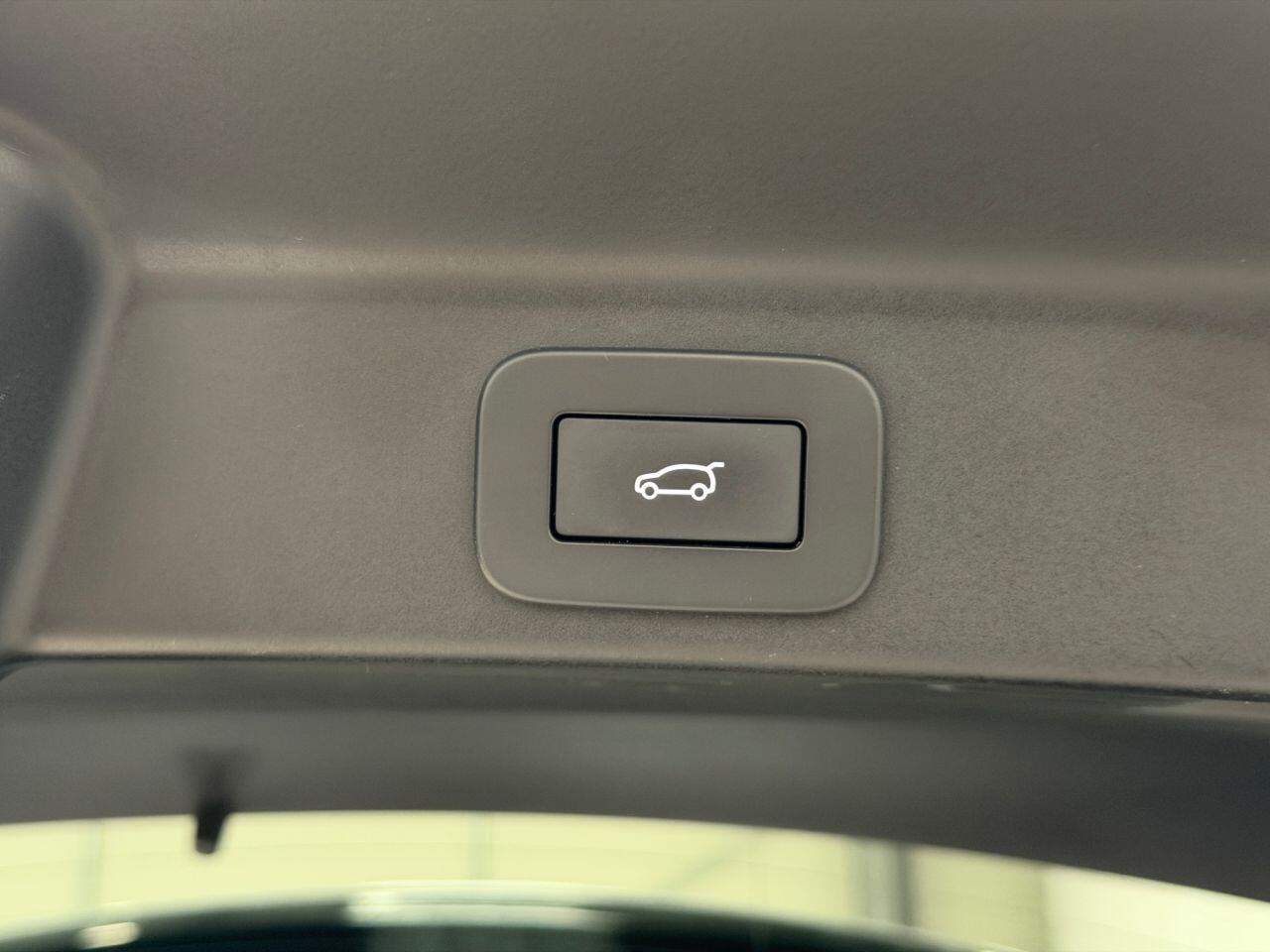 Jaguar F-Pace view 39