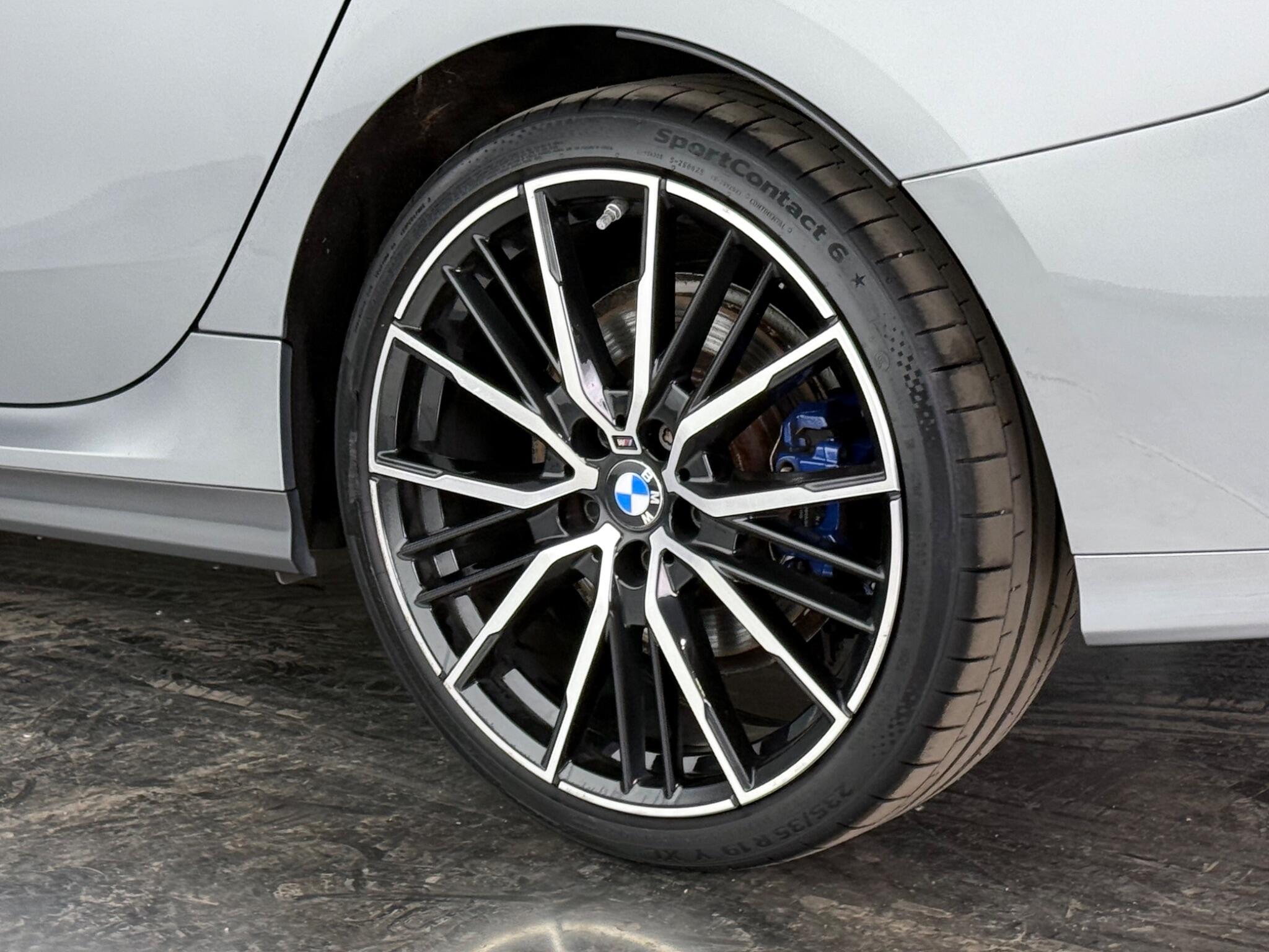 BMW 2 Series view 9