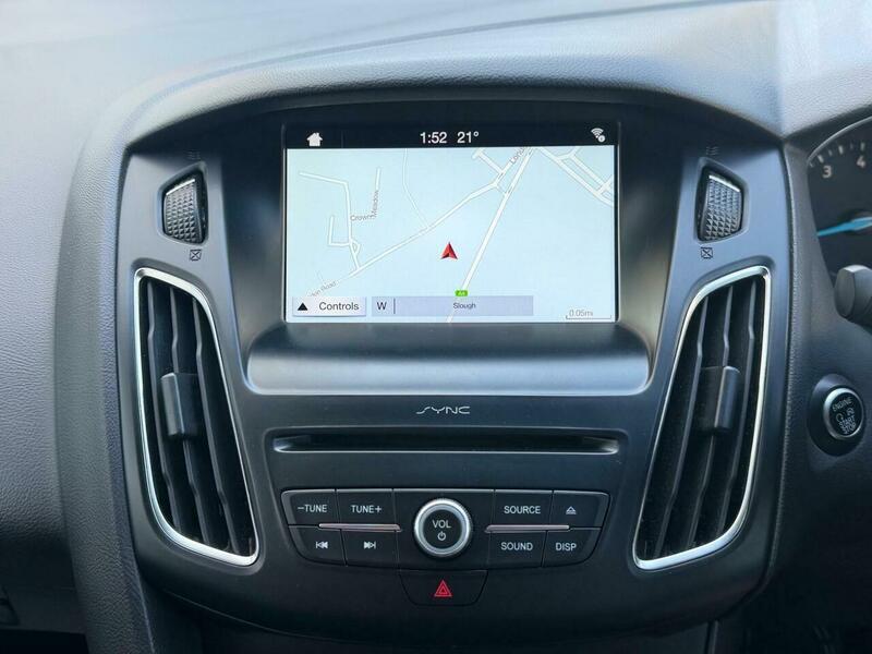 Ford Focus view 11