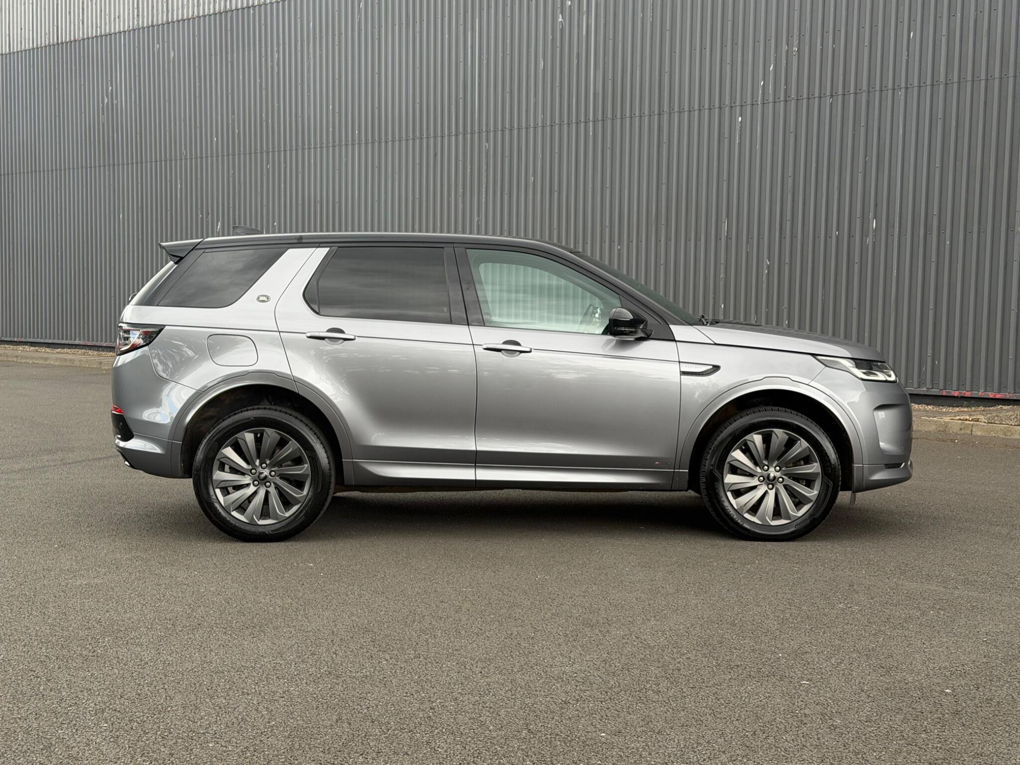 Land Rover Discovery Sport view 5